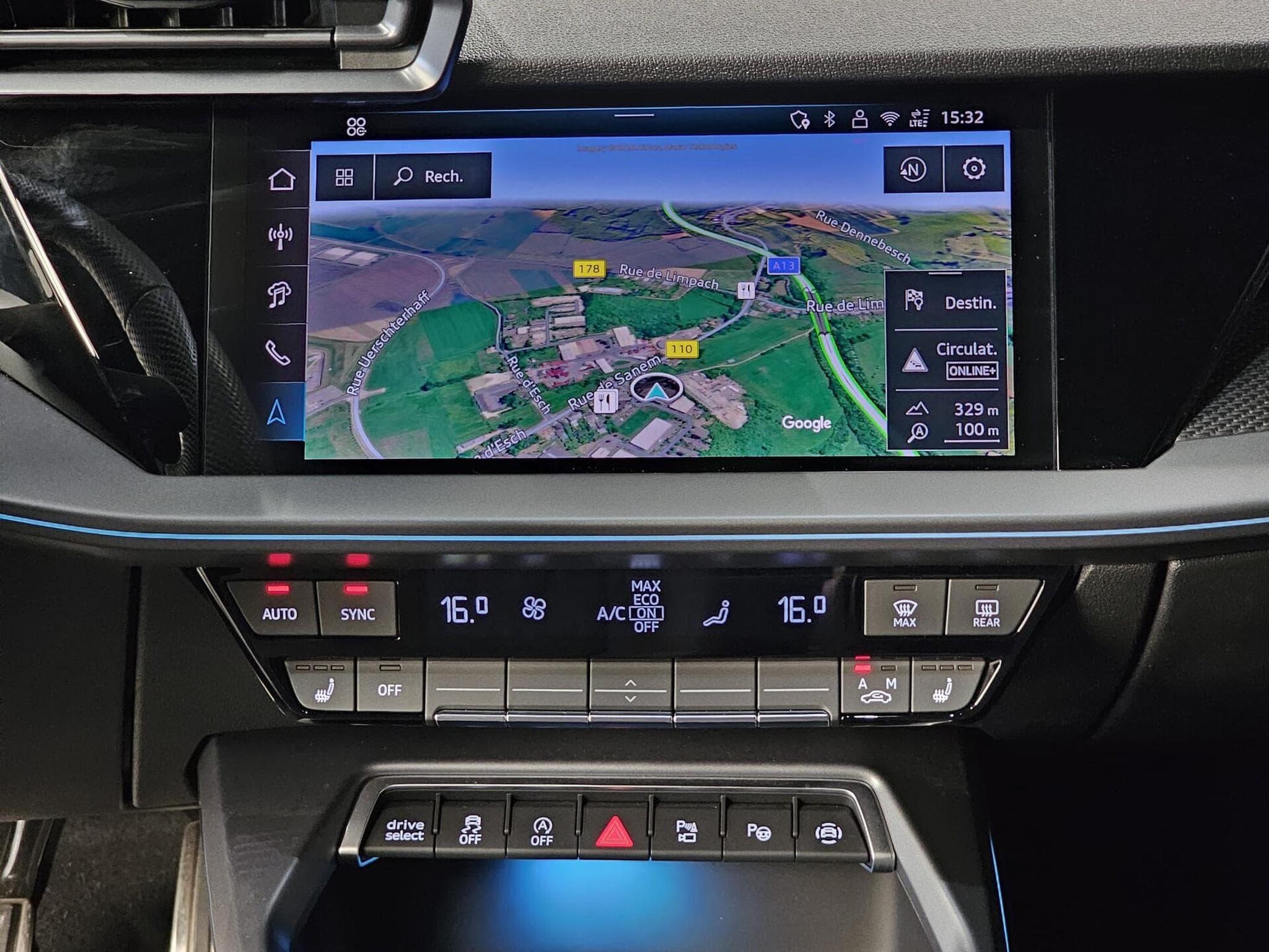 Audi RS3 Limousine (2024) - Photo 12