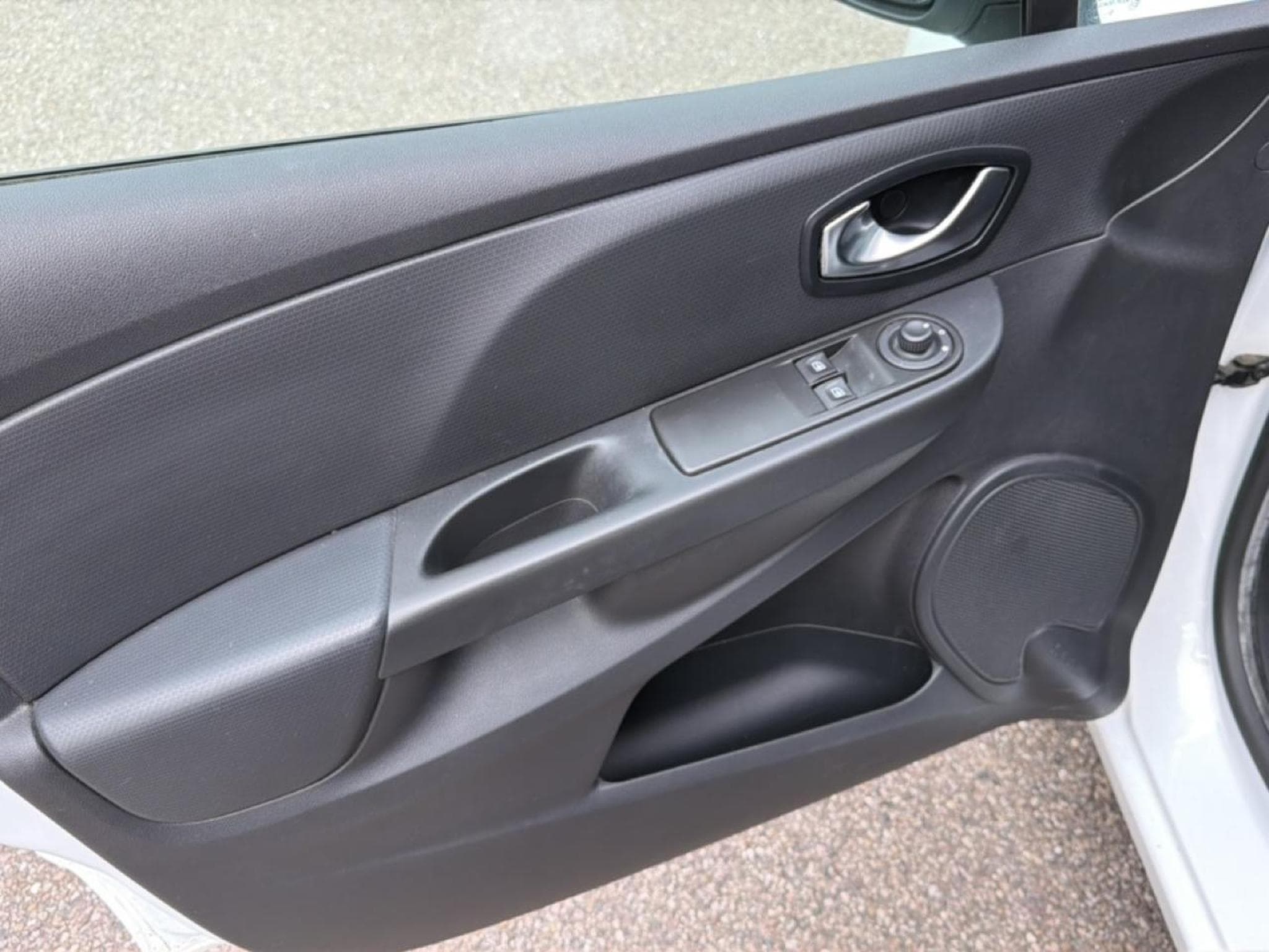 Renault CLIO IV 1.5 DCI 75 ENERGY LIFE (2016) - Foto 11