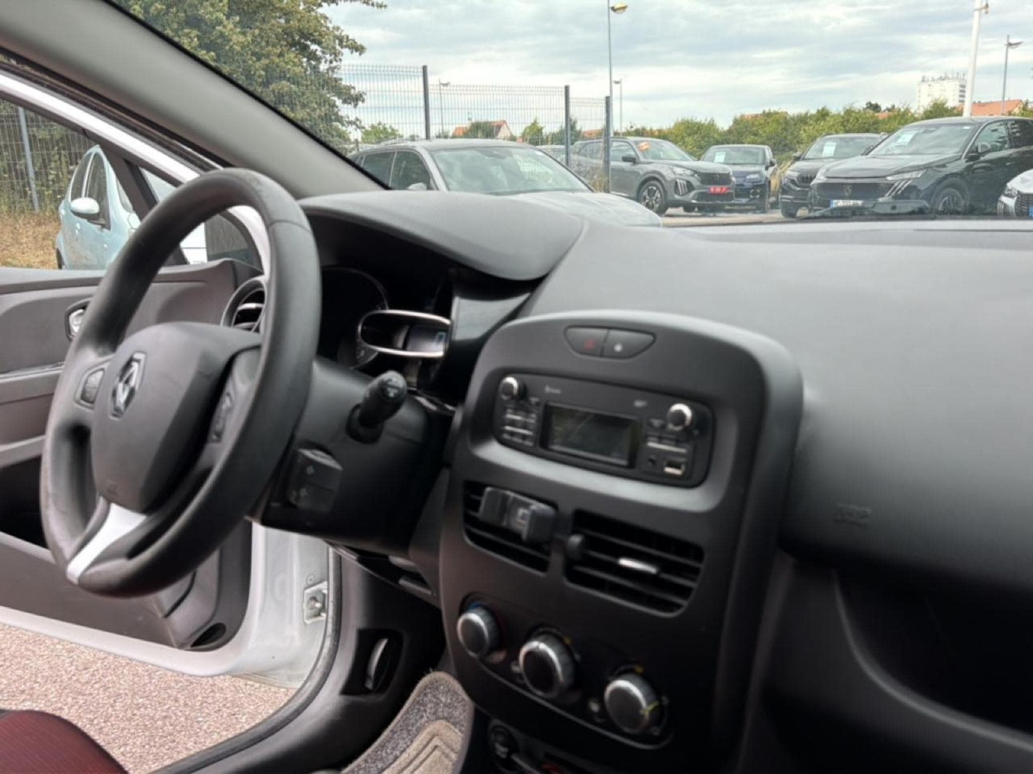 Renault CLIO IV 1.5 DCI 75 ENERGY LIFE (2016) - Foto 16