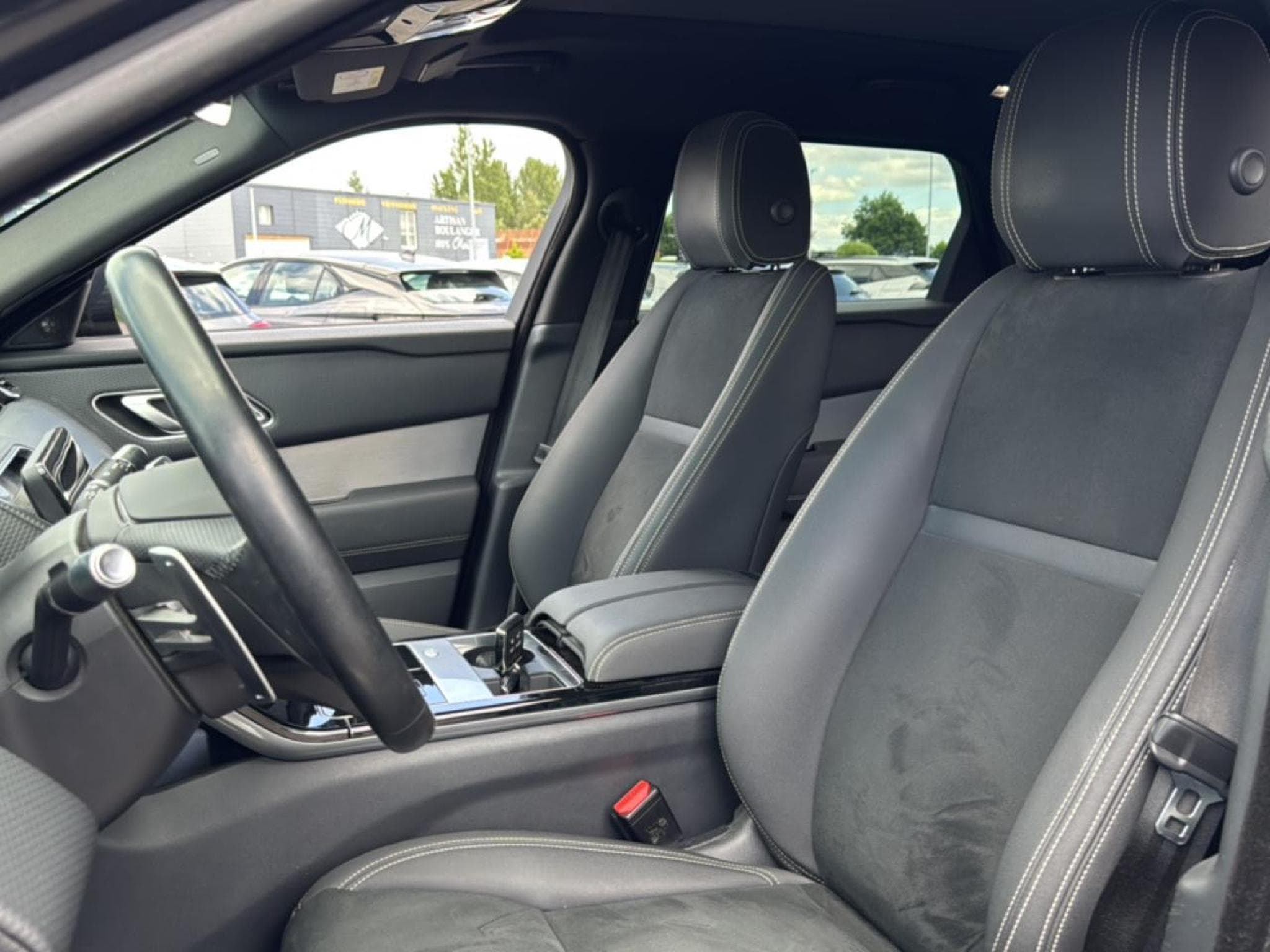 Land-Rover RANGE ROVER VELAR 2.0 P400E 404 PHEV R-DYNAMIC SE AWD BVA (2021) - Foto 12