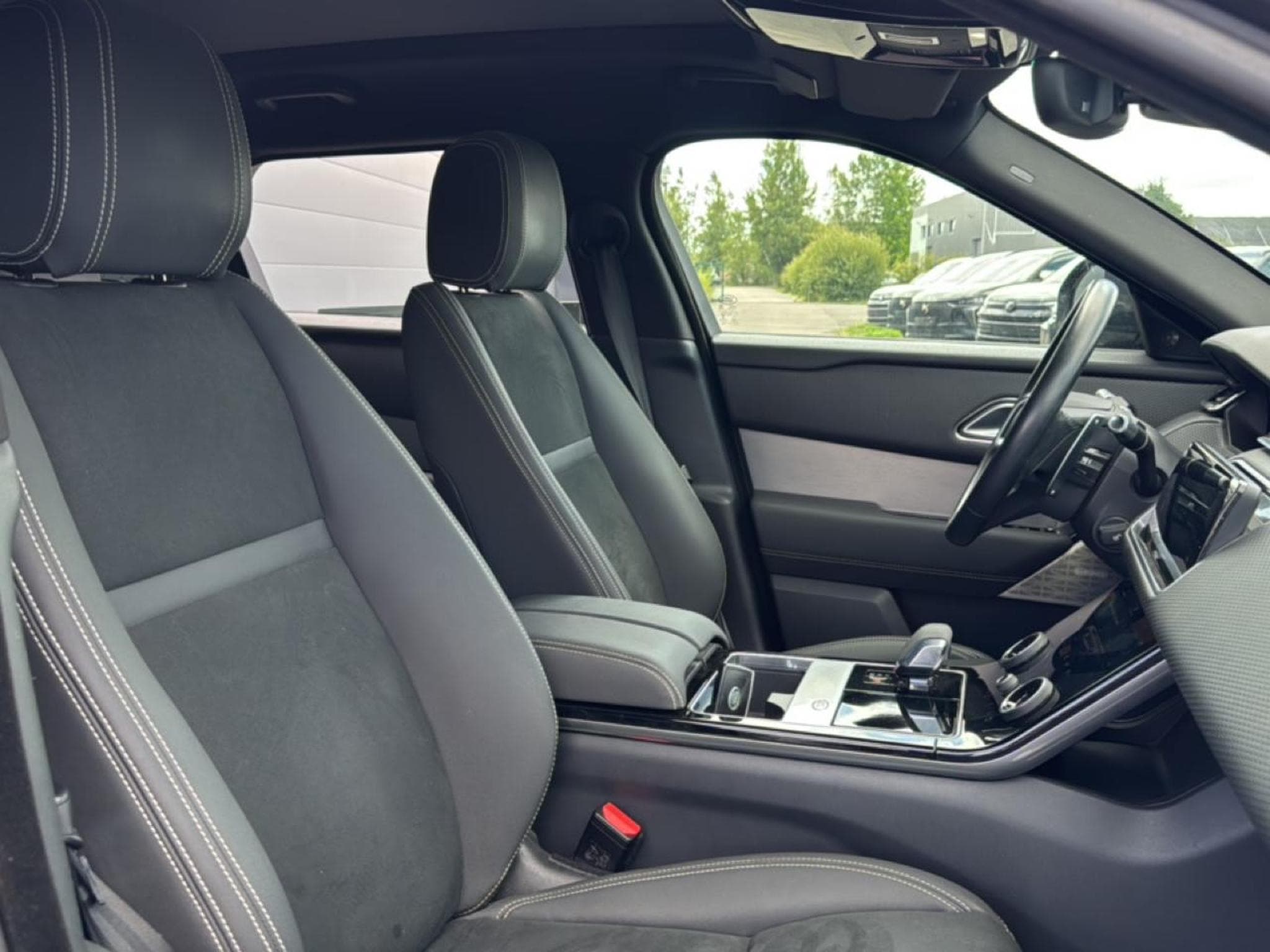 Land-Rover RANGE ROVER VELAR 2.0 P400E 404 PHEV R-DYNAMIC SE AWD BVA (2021) - Foto 13
