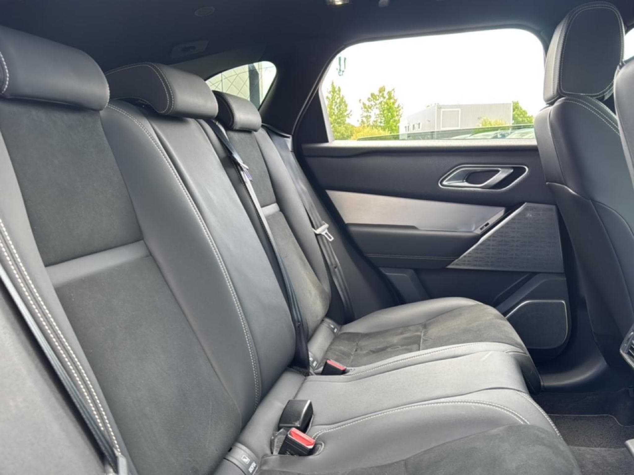Land-Rover RANGE ROVER VELAR 2.0 P400E 404 PHEV R-DYNAMIC SE AWD BVA (2021) - Foto 14