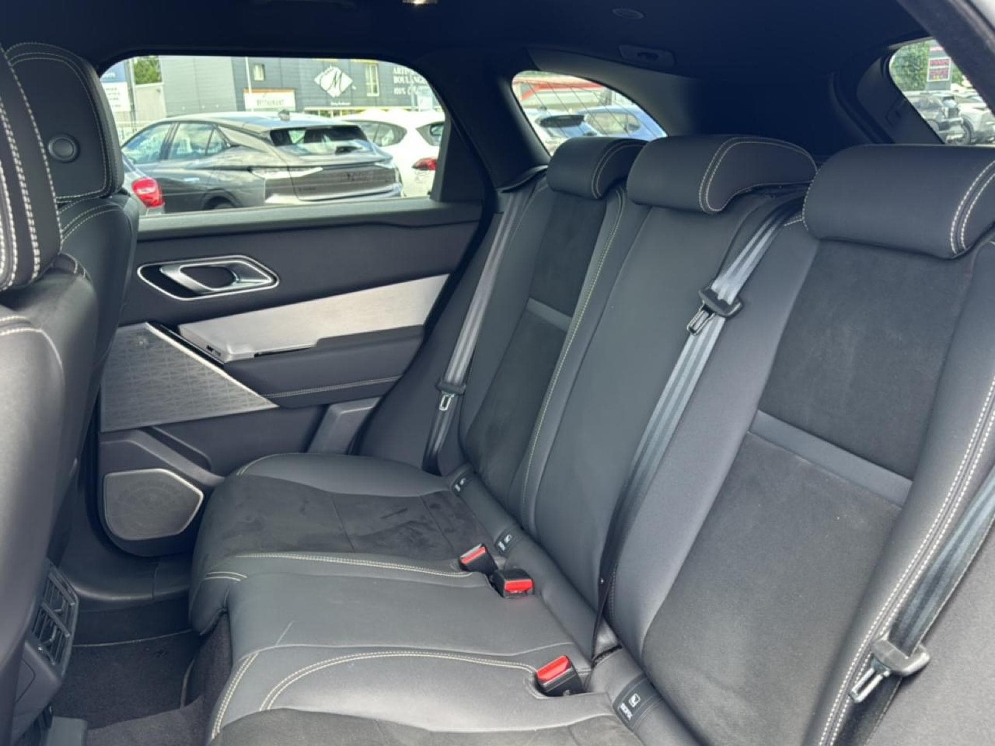 Land-Rover RANGE ROVER VELAR 2.0 P400E 404 PHEV R-DYNAMIC SE AWD BVA (2021) - Foto 15
