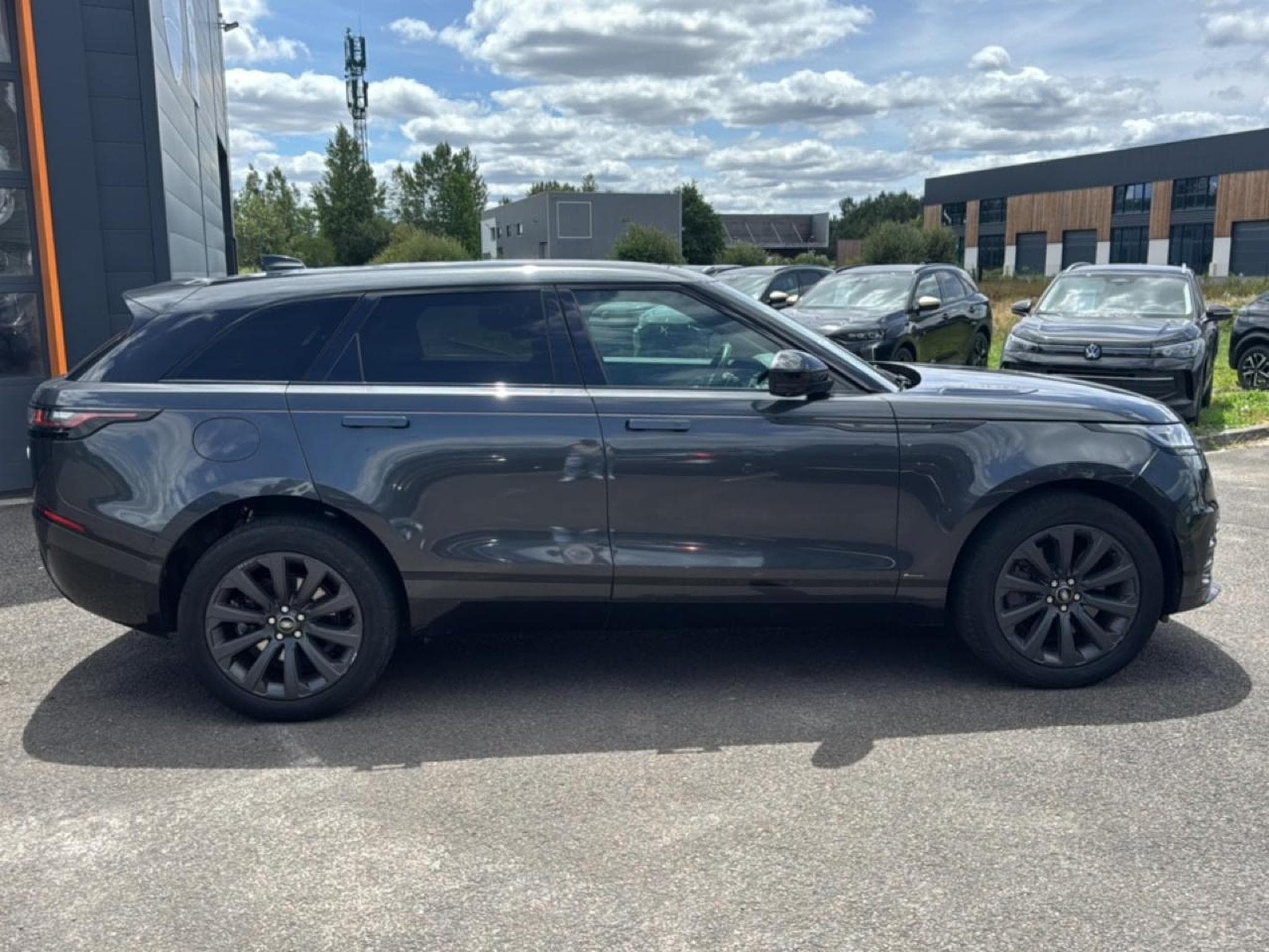 Land-Rover RANGE ROVER VELAR 2.0 P400E 404 PHEV R-DYNAMIC SE AWD BVA (2021) - Foto 4