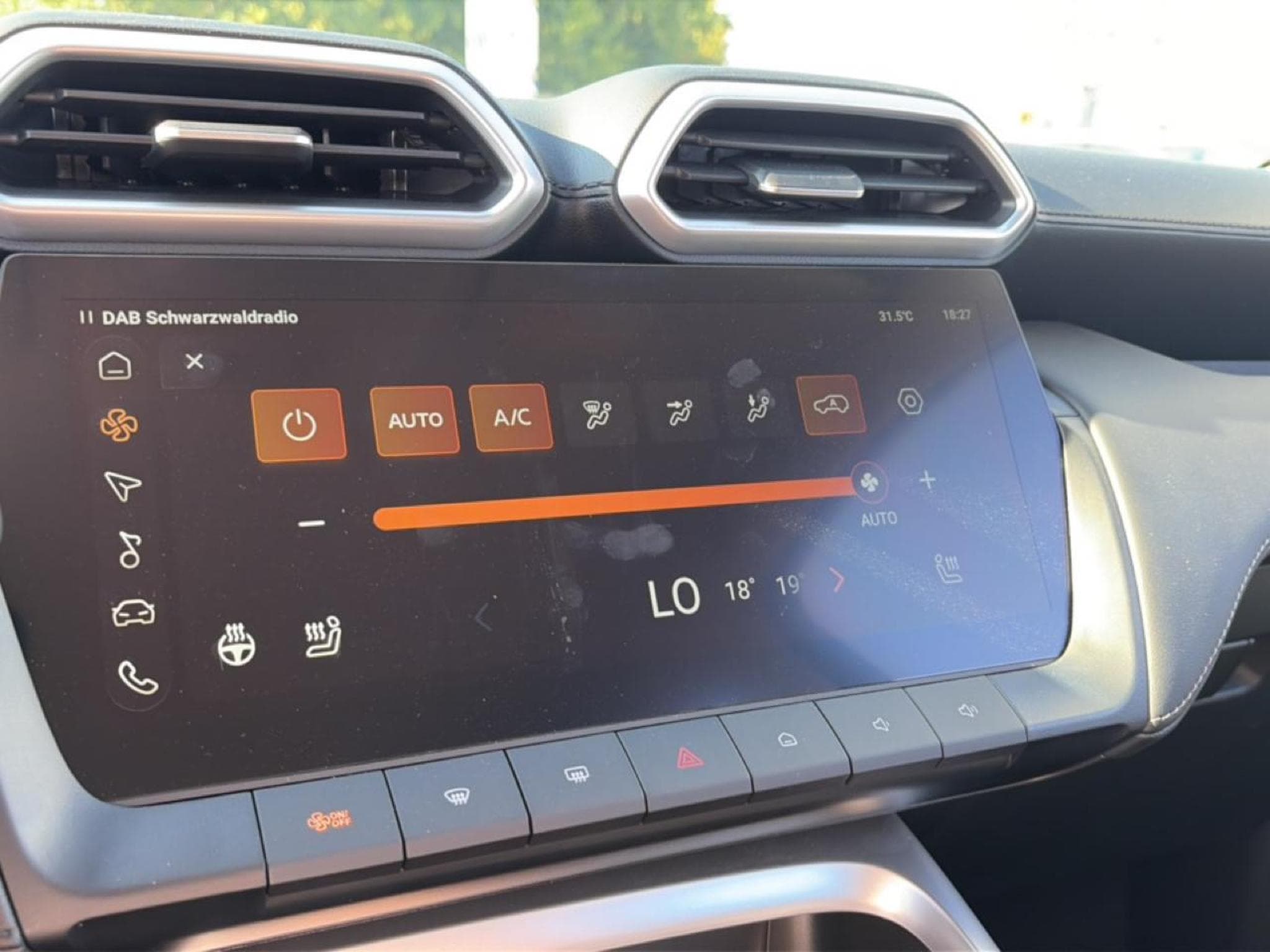Mg Motor ZS 1.5 HYBRID+ 197 LUXURY (2026) - Photo 20