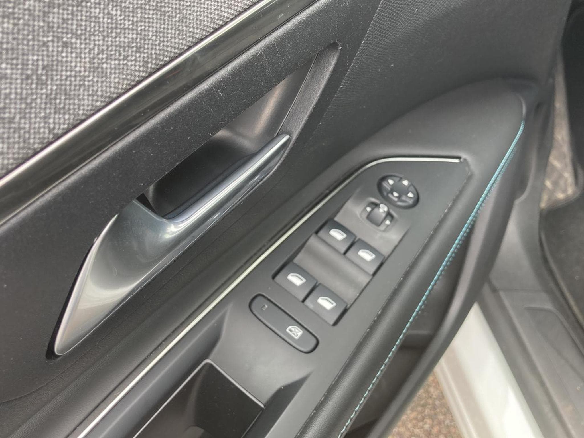 Peugeot 3008 1.5 BLUEHDI 130 ALLURE PACK EAT8 (2021) - Photo 11