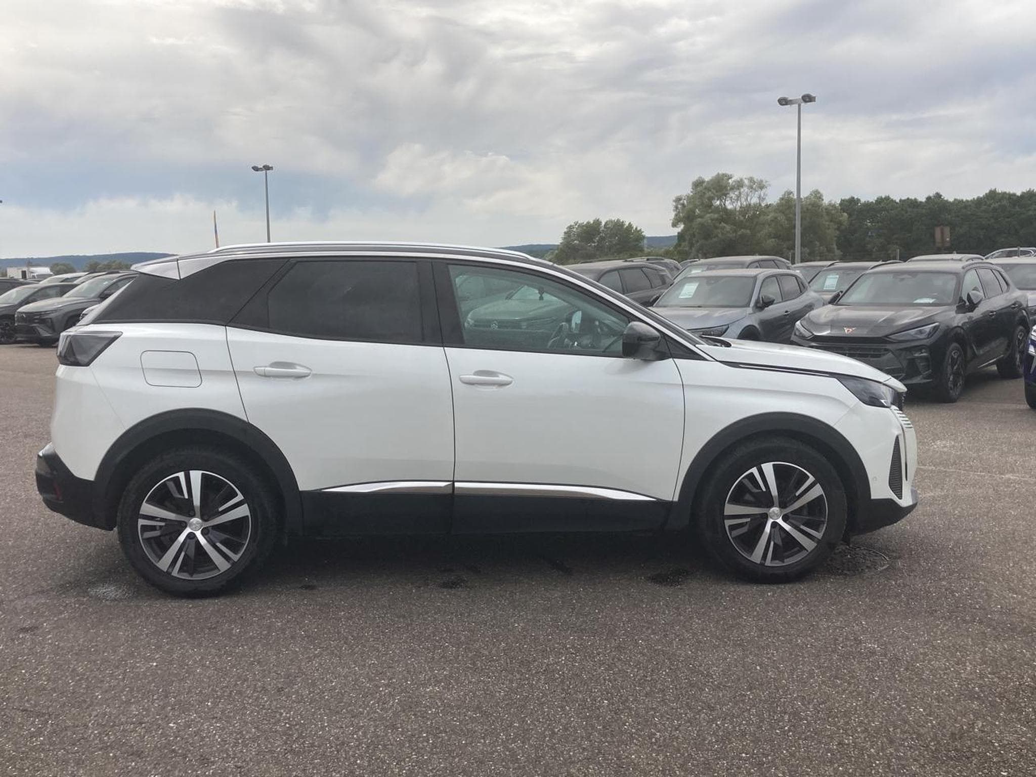 Peugeot 3008 1.5 BLUEHDI 130 ALLURE PACK EAT8 (2021) - Photo 4