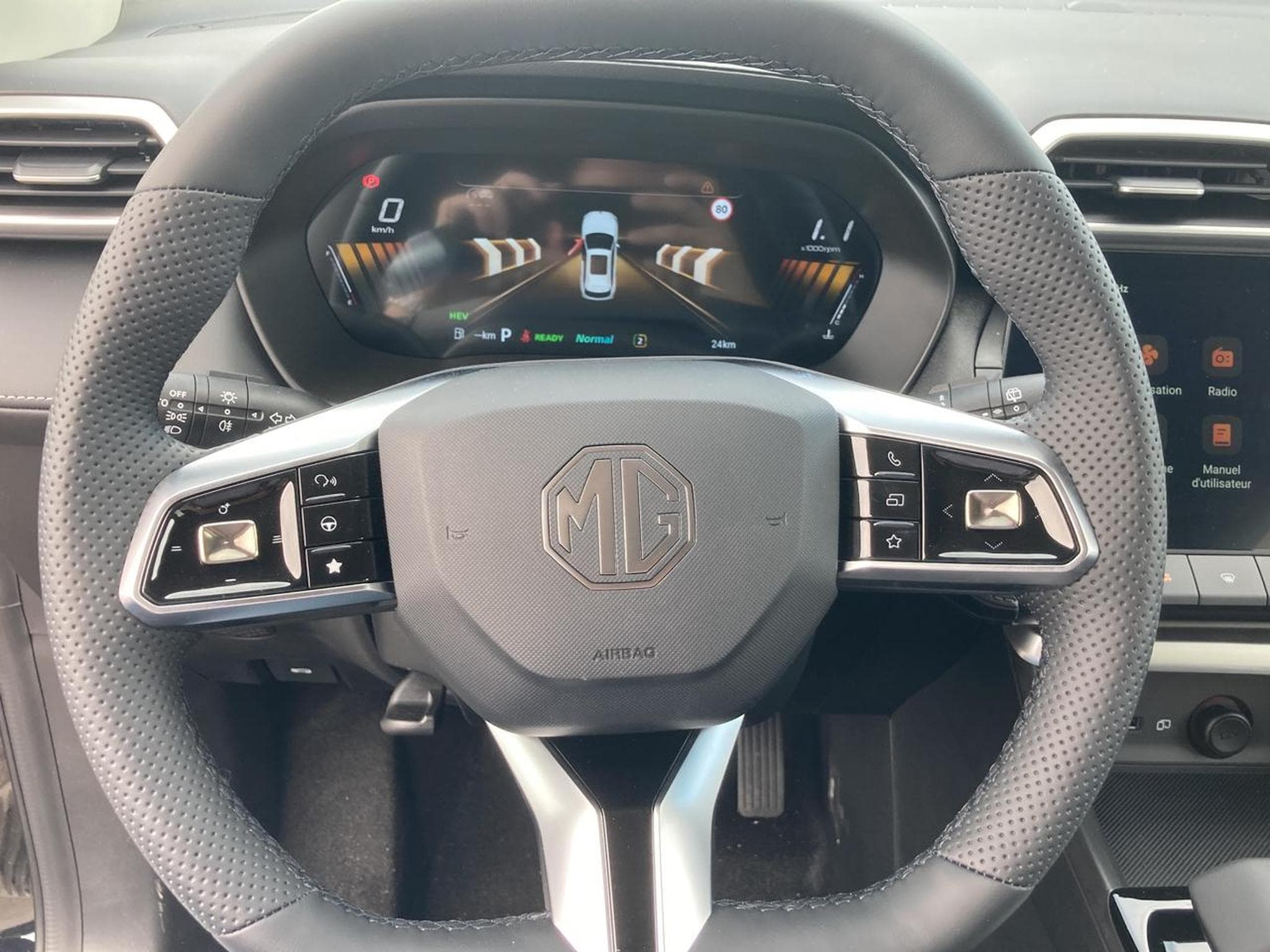 Mg Motor ZS 1.5 HYBRID+ 197 LUXURY (2026) - Photo 15