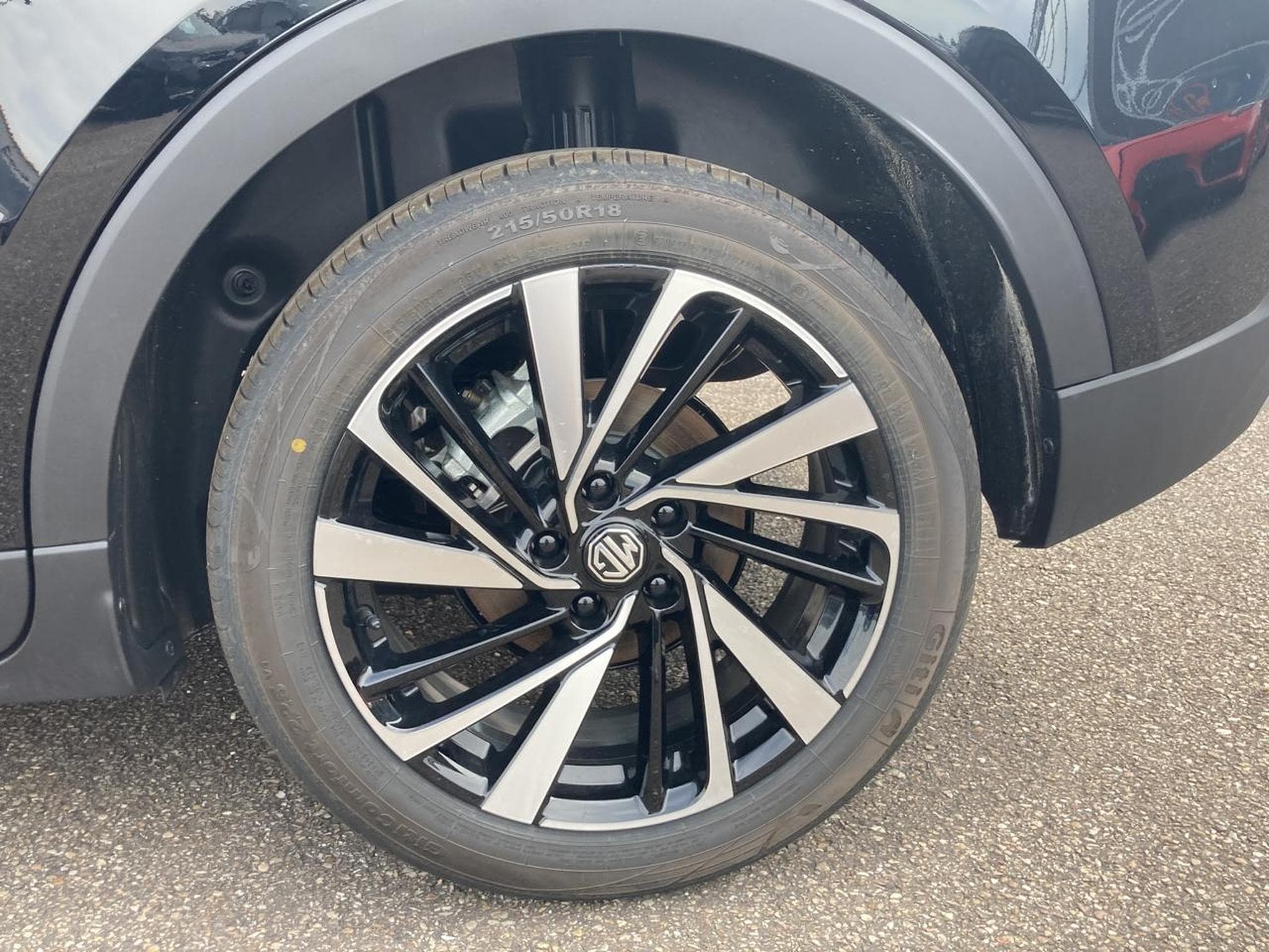 Mg Motor ZS 1.5 HYBRID+ 197 LUXURY (2026) - Photo 9