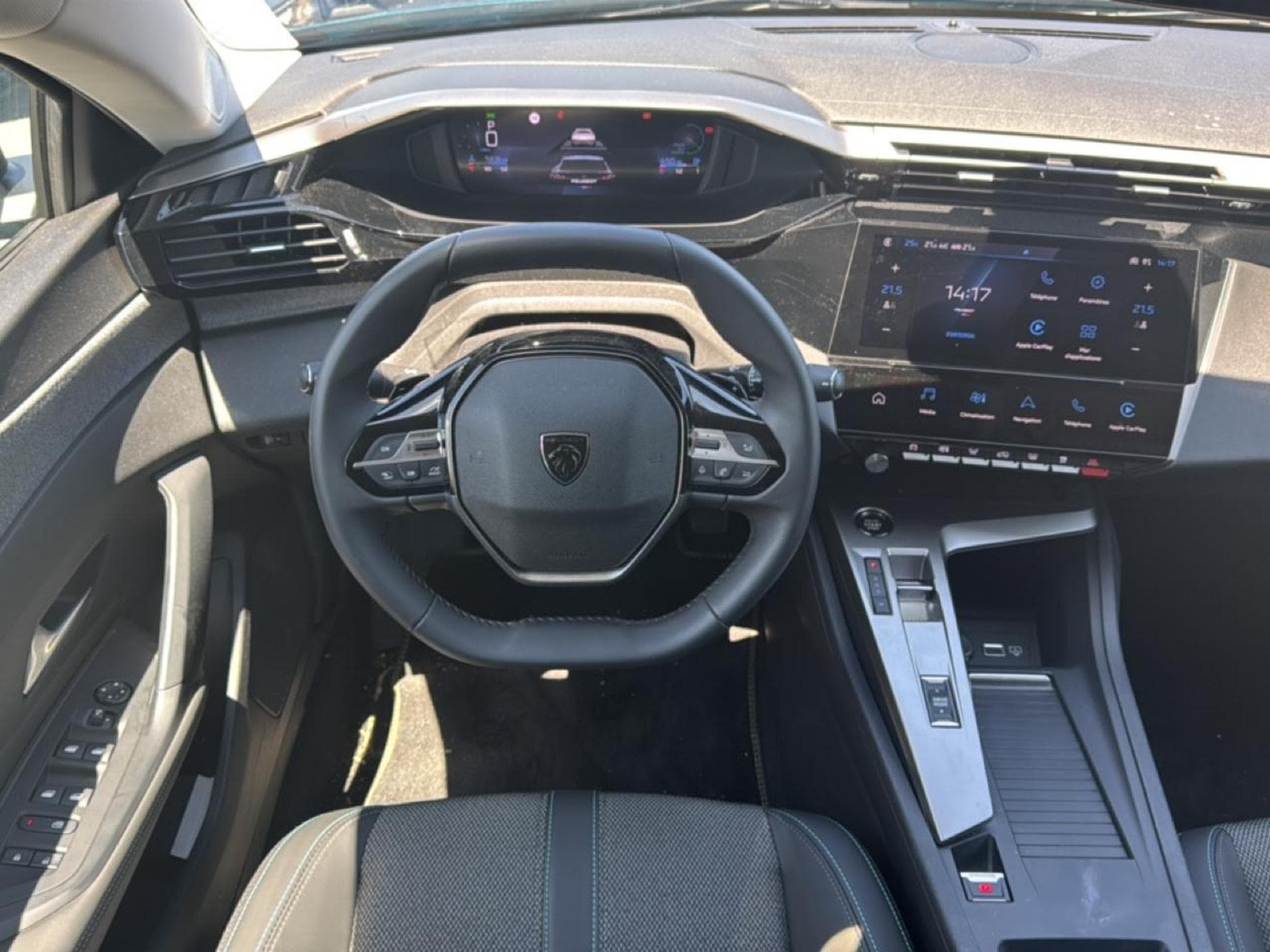 Peugeot 408 HYBRID 145 ALLURE E-DCS6 (2025) - Photo 11