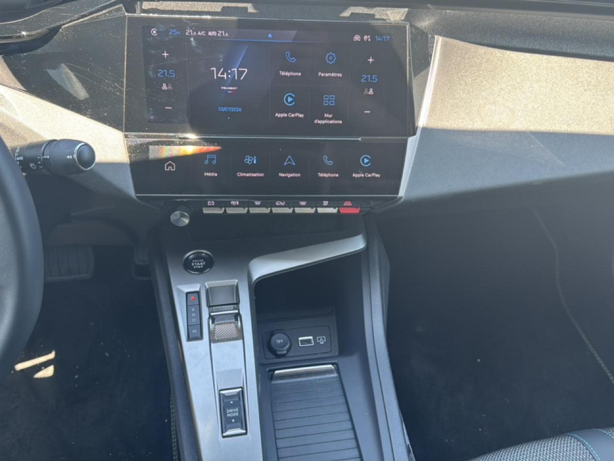 Peugeot 408 HYBRID 145 ALLURE E-DCS6 (2025) - Photo 13