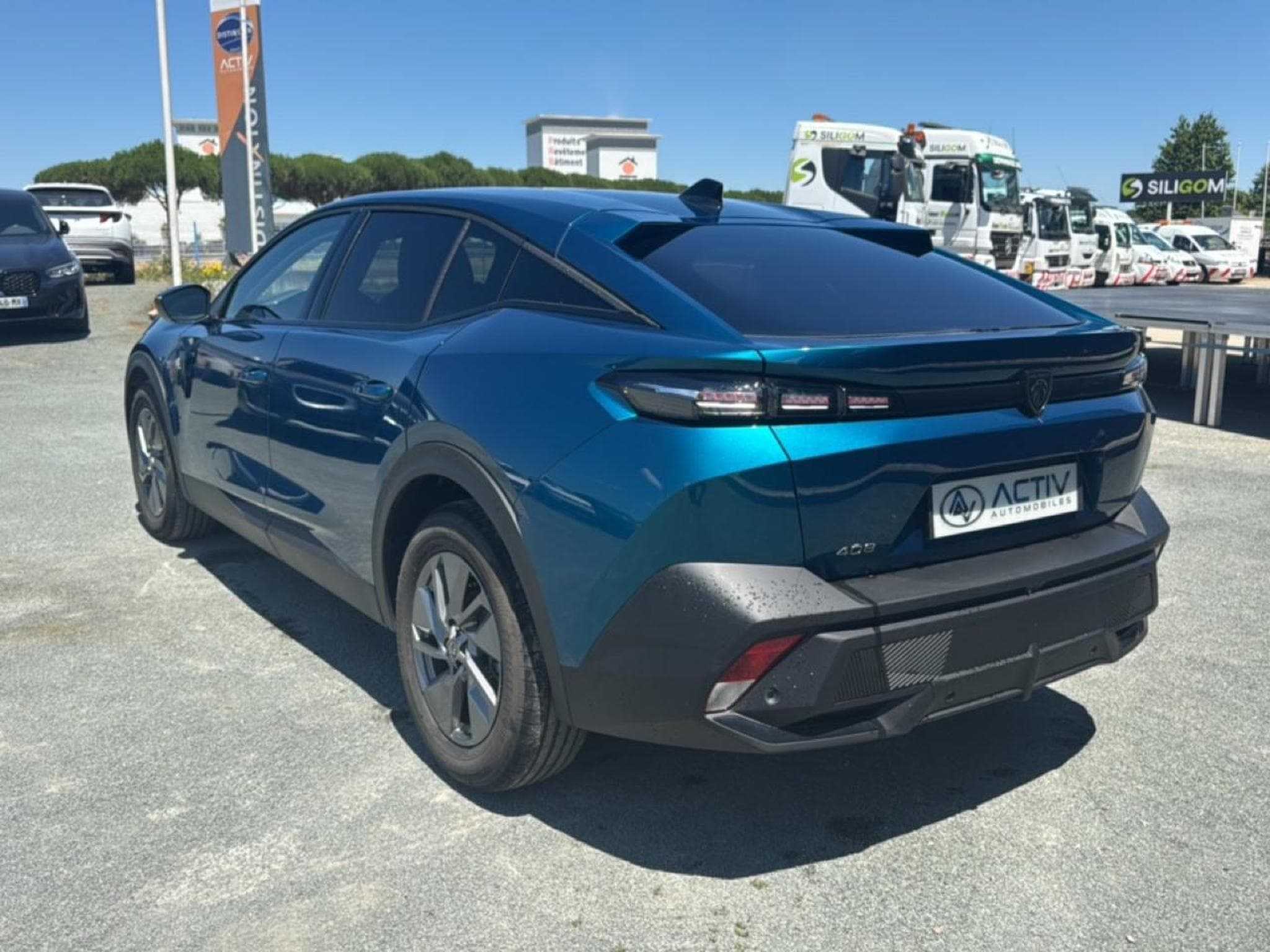 Peugeot 408 HYBRID 145 ALLURE E-DCS6 (2025) - Photo 7