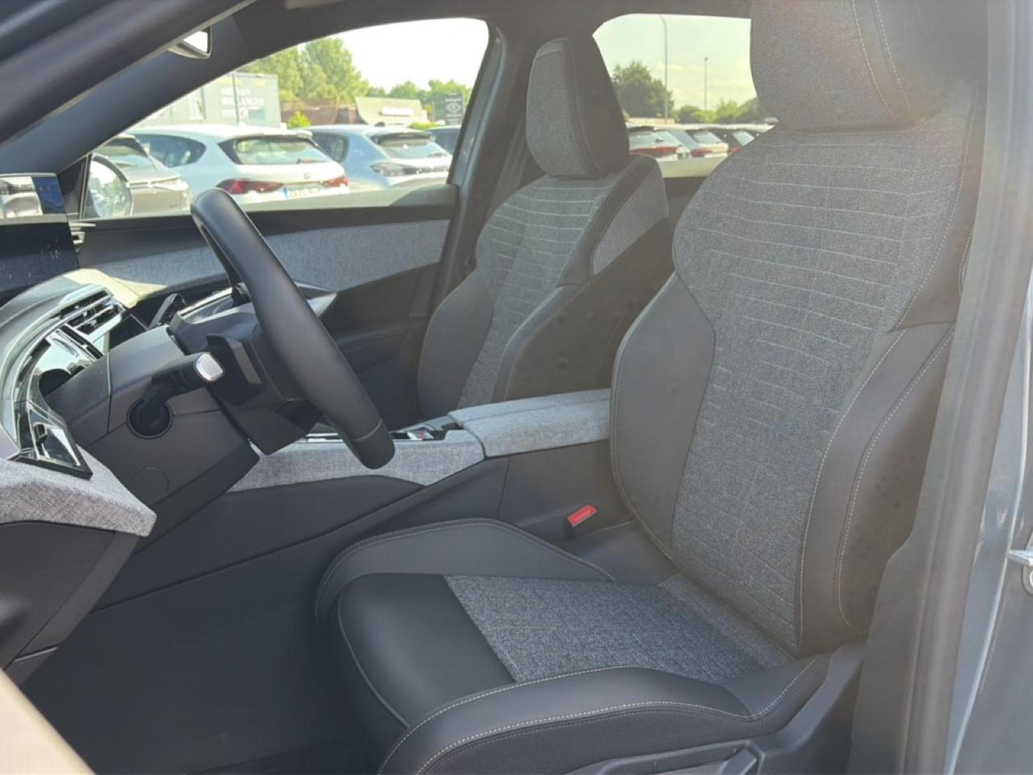 Peugeot 3008 1.2 HYBRID 145 ALLURE E-DCS6 (2025) - Foto 11
