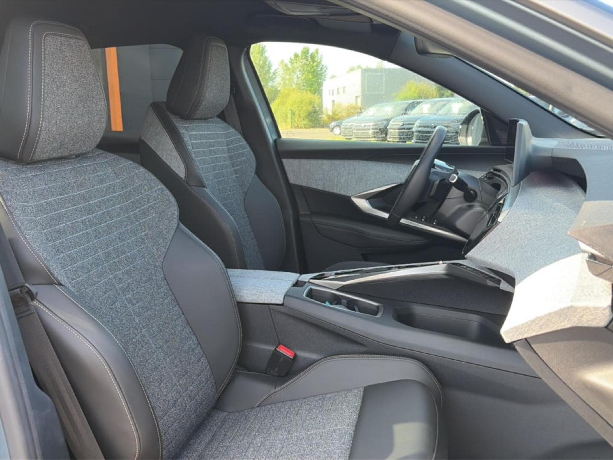 Peugeot 3008 1.2 HYBRID 145 ALLURE E-DCS6 (2025) - Foto 14