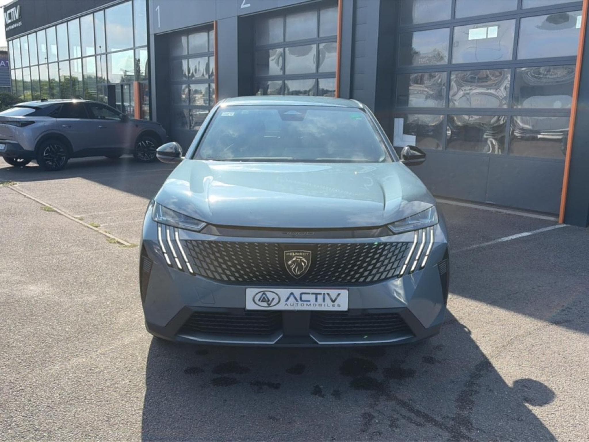 Peugeot 3008 1.2 HYBRID 145 ALLURE E-DCS6 (2025) - Foto 2