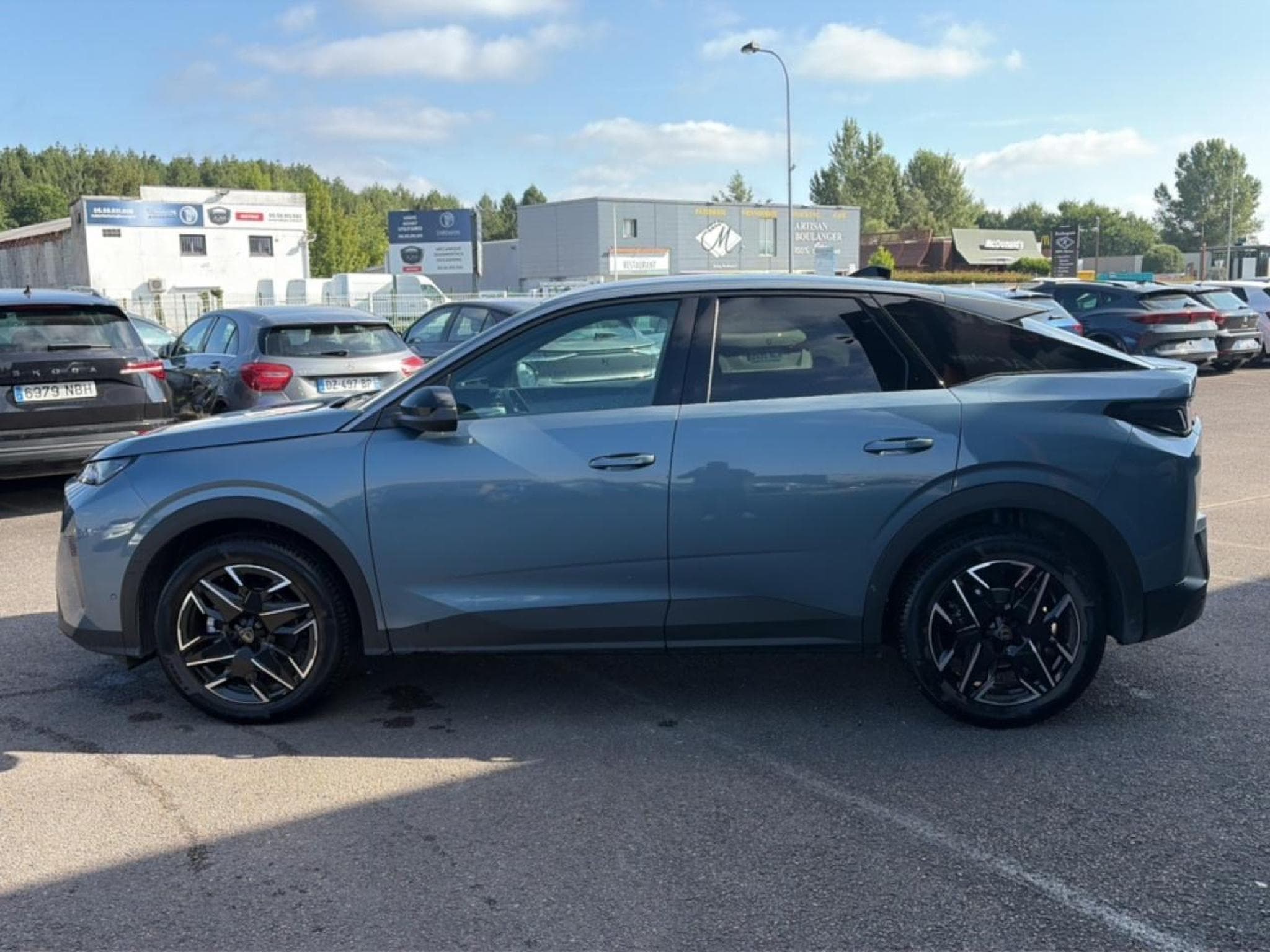 Peugeot 3008 1.2 HYBRID 145 ALLURE E-DCS6 (2025) - Foto 8