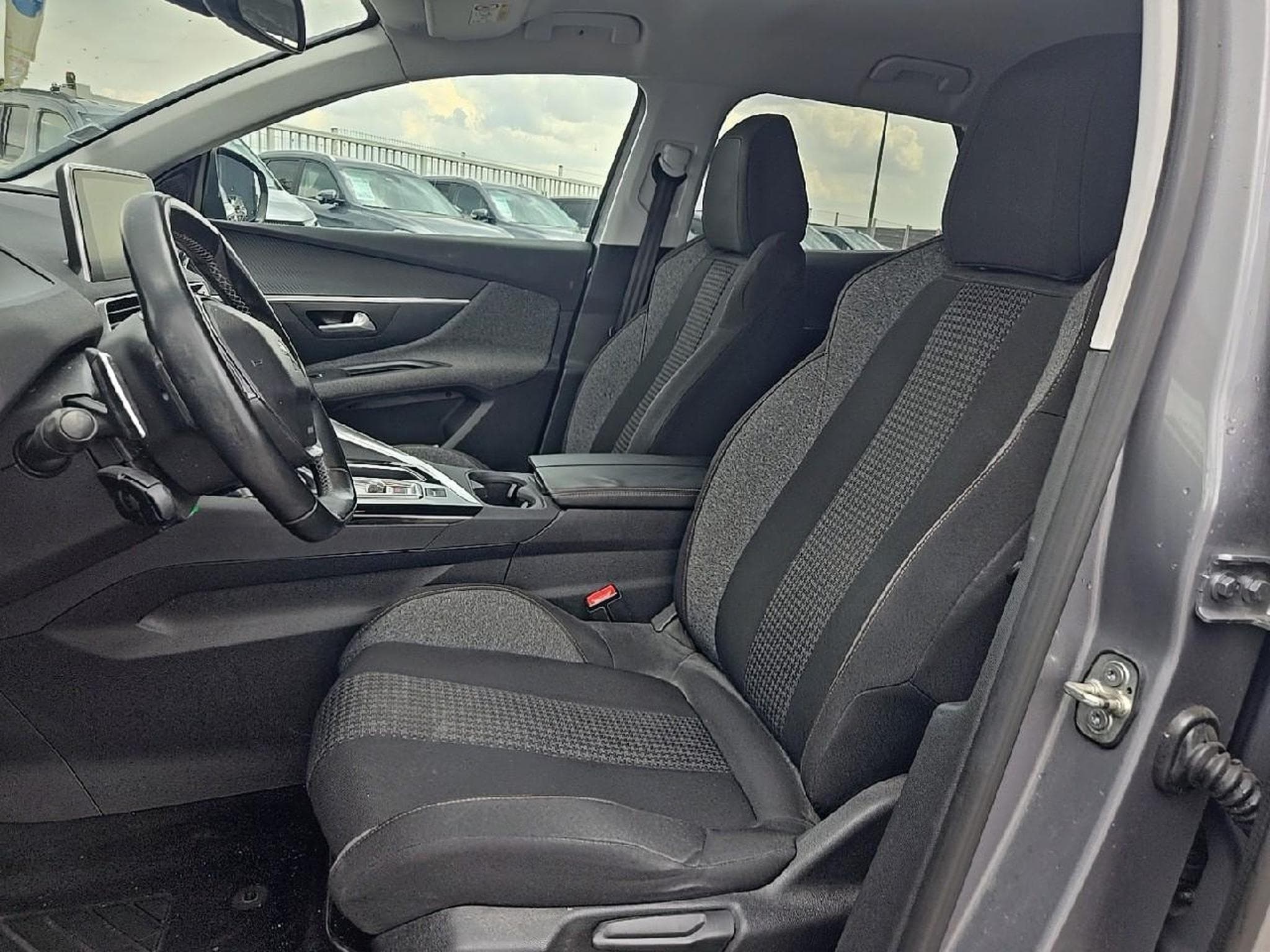 Peugeot 3008 1.5 BLUEHDI 130 ACTIVE EAT8 (2018) - Foto 14