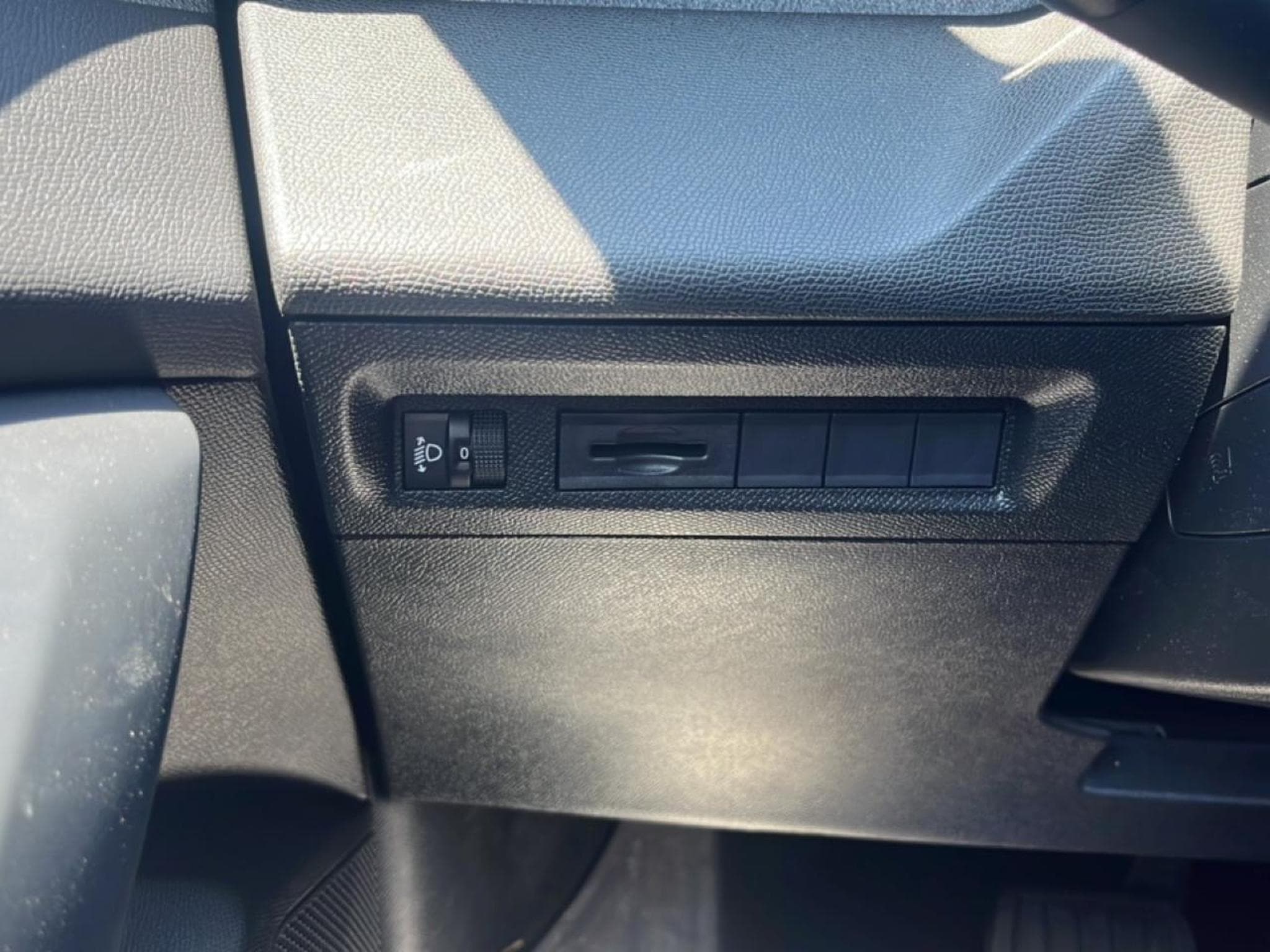 Peugeot 308 1.5 BLUEHDI 130  ALLURE EAT8 (2025) - Photo 10