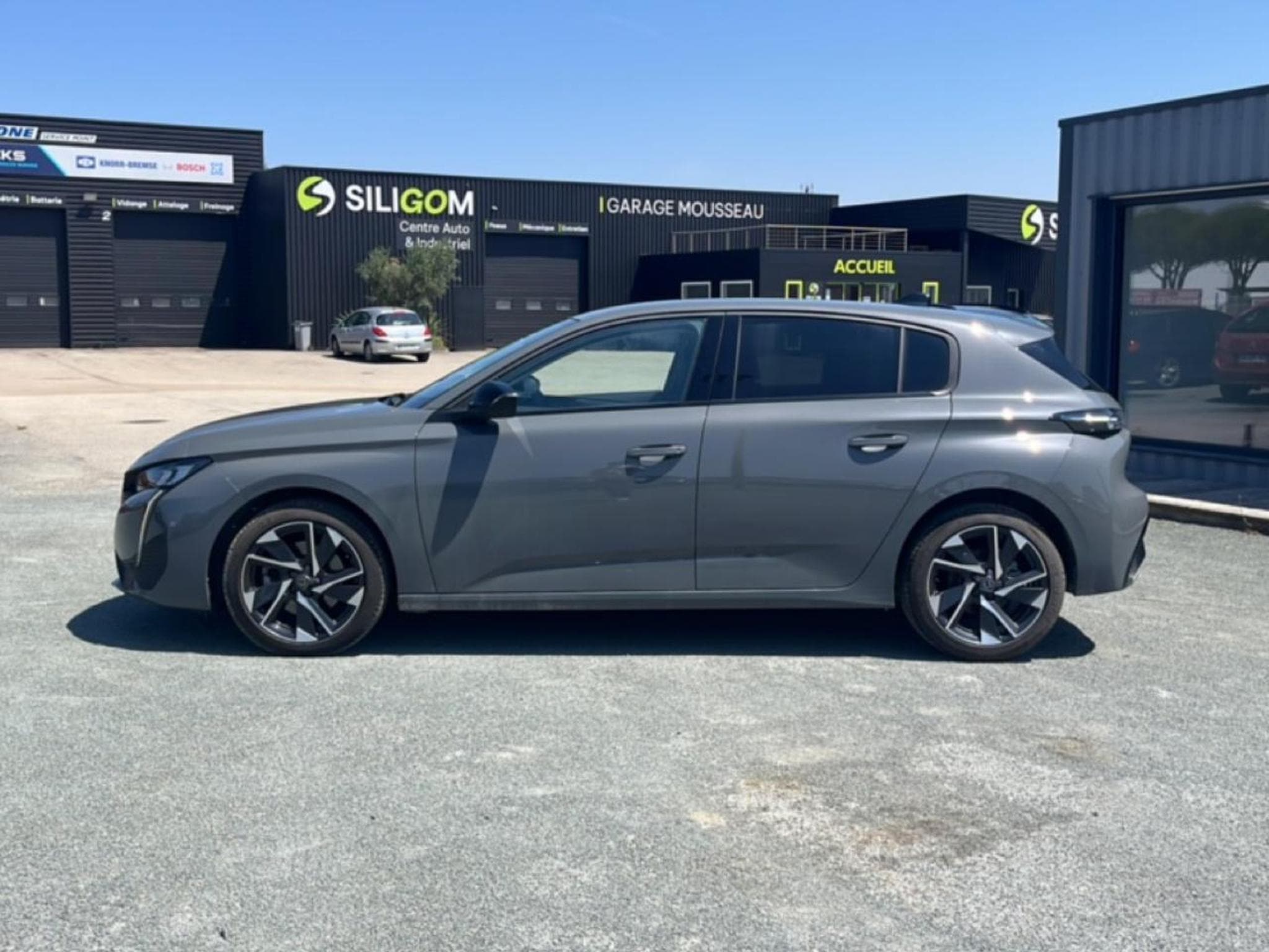 Peugeot 308 1.5 BLUEHDI 130  ALLURE EAT8 (2025) - Photo 8
