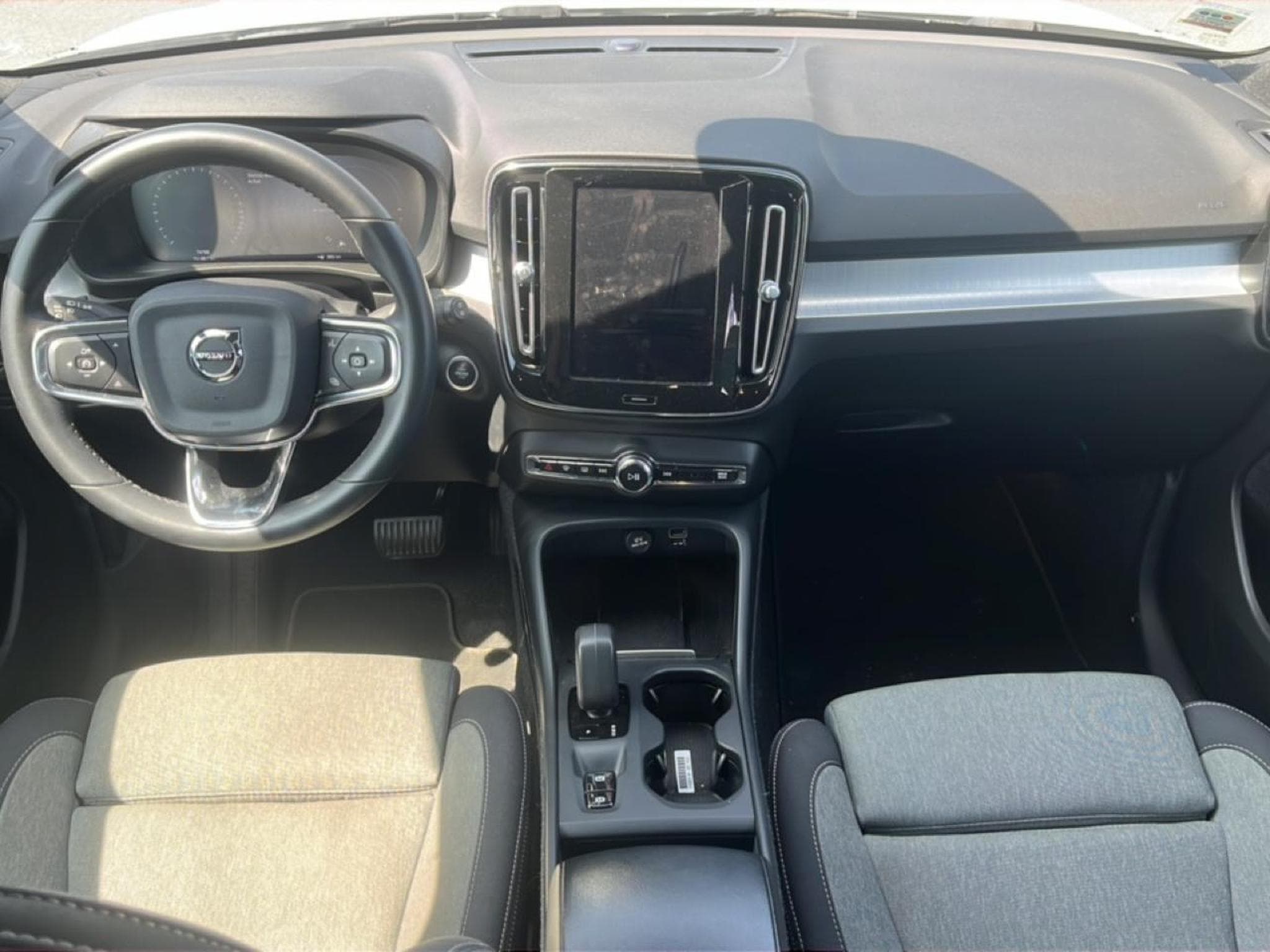 Volvo XC40 1.5 211 START (2022) - Photo 11