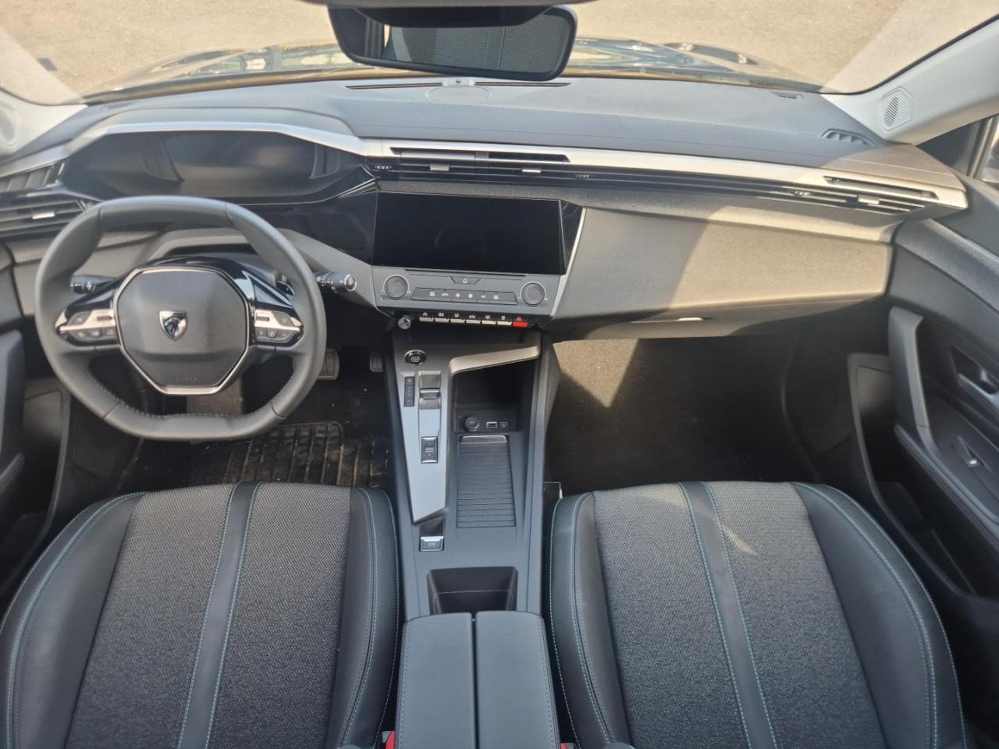 Peugeot 308 1.5 BLUEHDI 130 ALLURE EAT8 (2025) - Photo 9