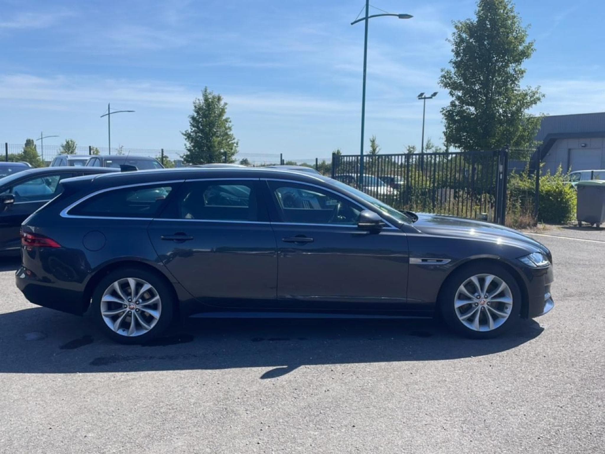 Jaguar XF SPORTBRAKE 2.0D 180 BUSINESS R-SPORT BVA (2020) - Foto 4