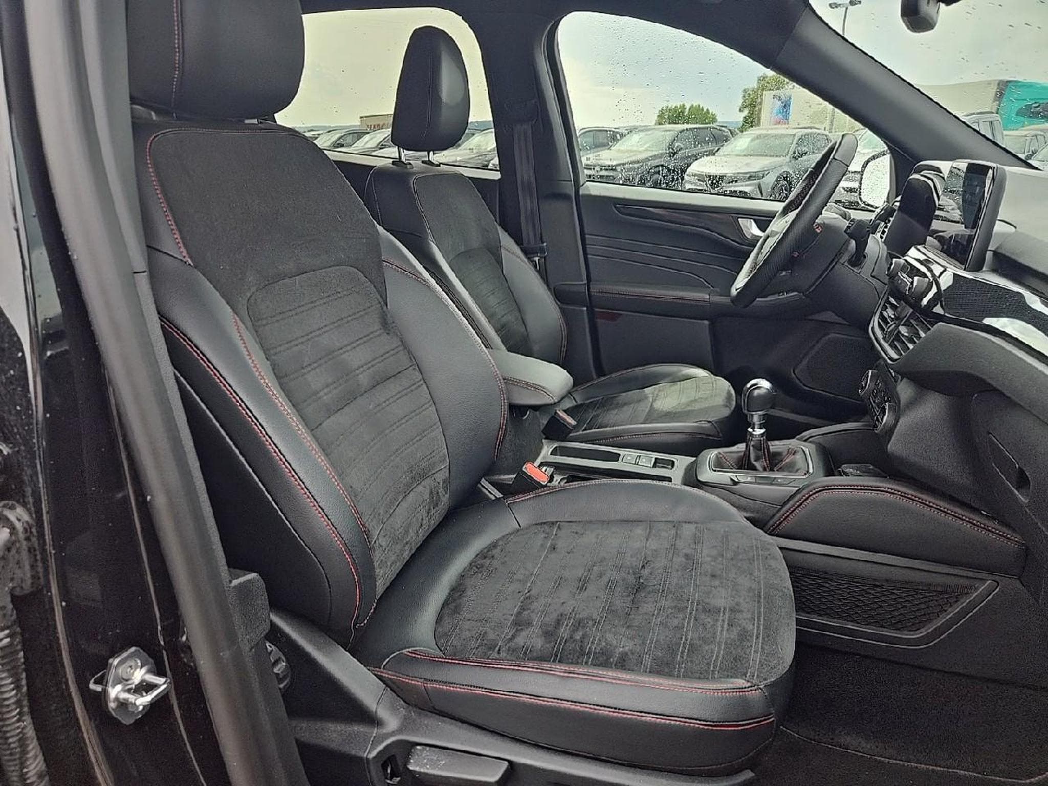 Ford Kuga 2.0 ECOBLUE 150 MHEV ST-LINE (2022) - Foto 12