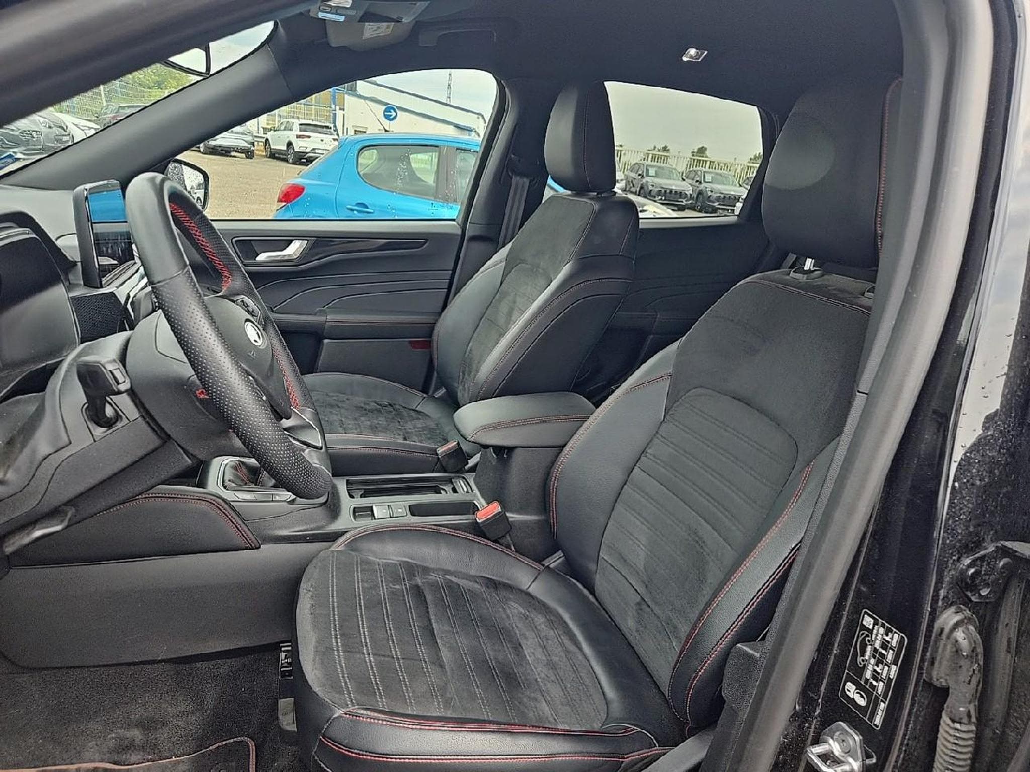 Ford Kuga 2.0 ECOBLUE 150 MHEV ST-LINE (2022) - Foto 14