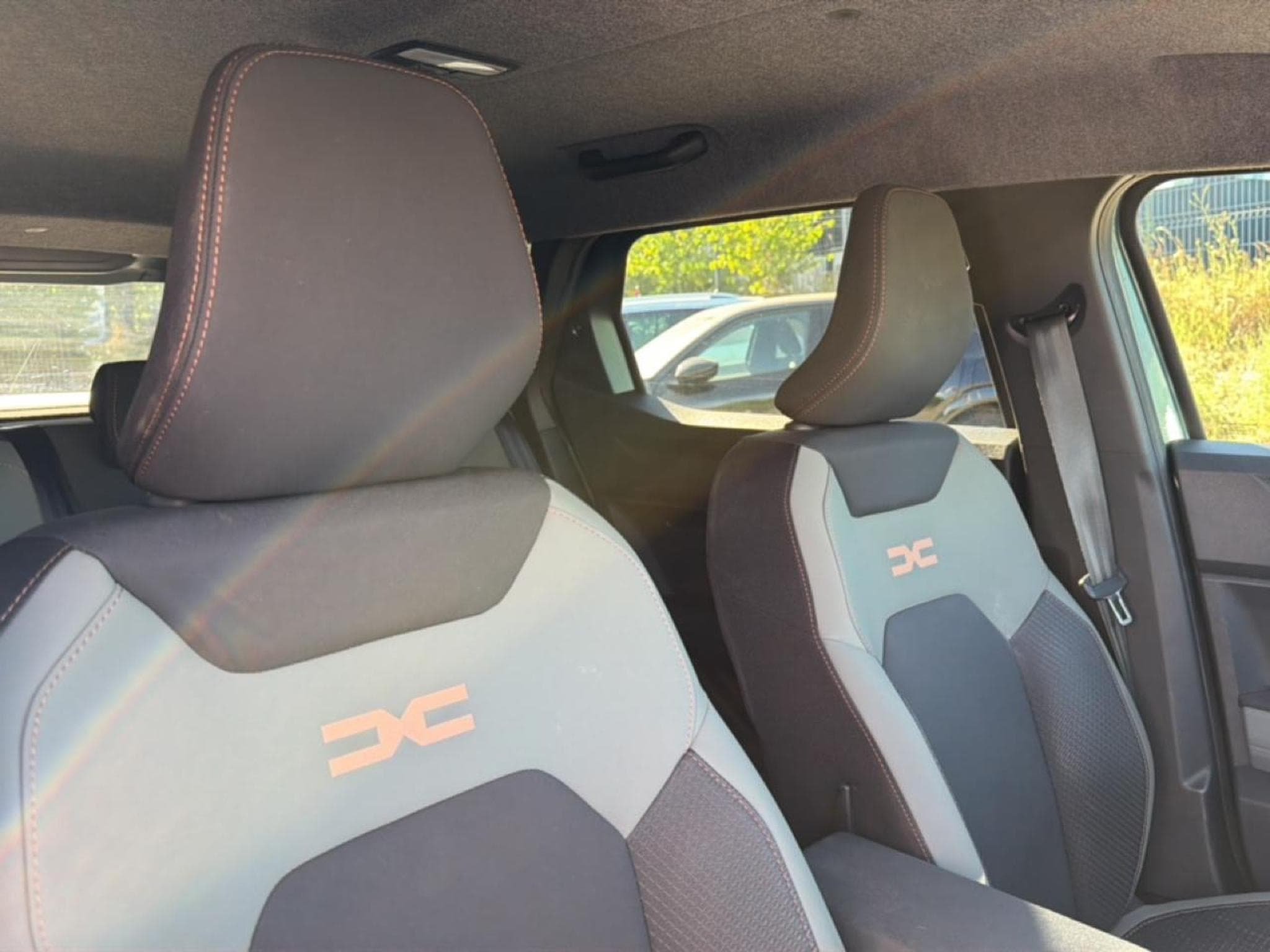 Dacia DUSTER 1.2 MILD HYBRID 130 EXTREME 4X4 (2024) - Photo 16