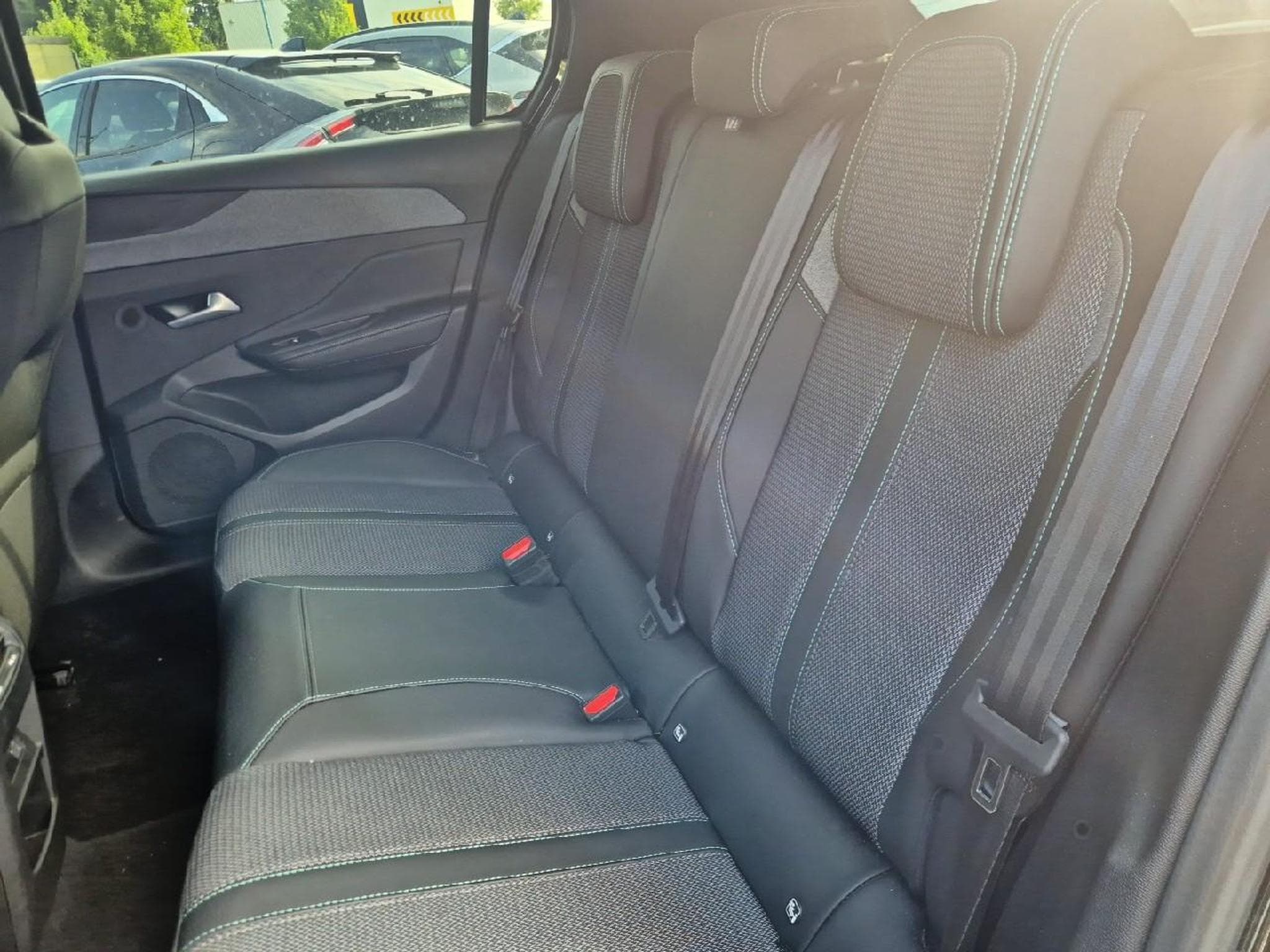 Peugeot 308 1.5 BLUEHDI 130 ALLURE EAT8 (2025) - Photo 12