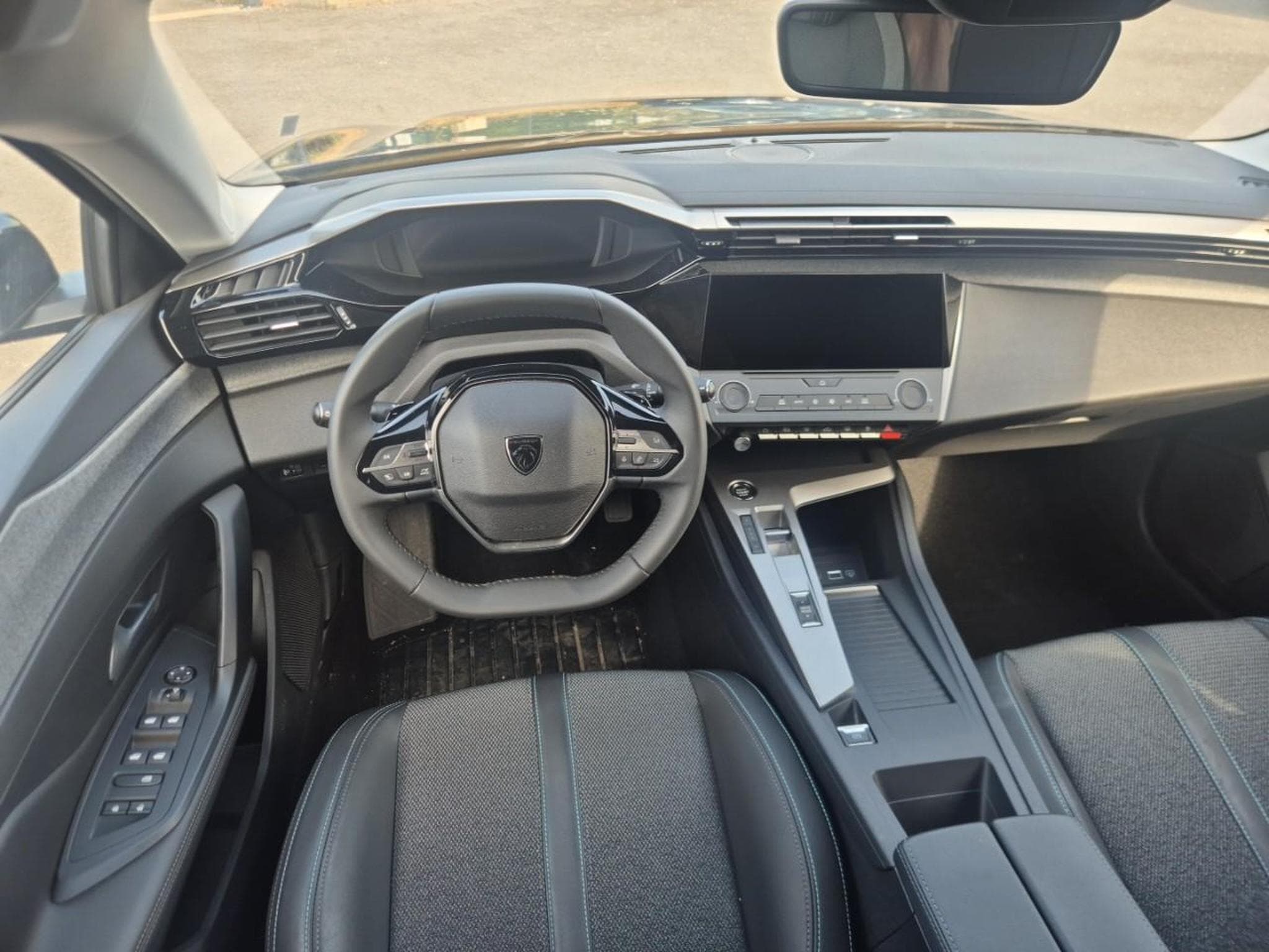 Peugeot 308 1.5 BLUEHDI 130 ALLURE EAT8 (2025) - Photo 14