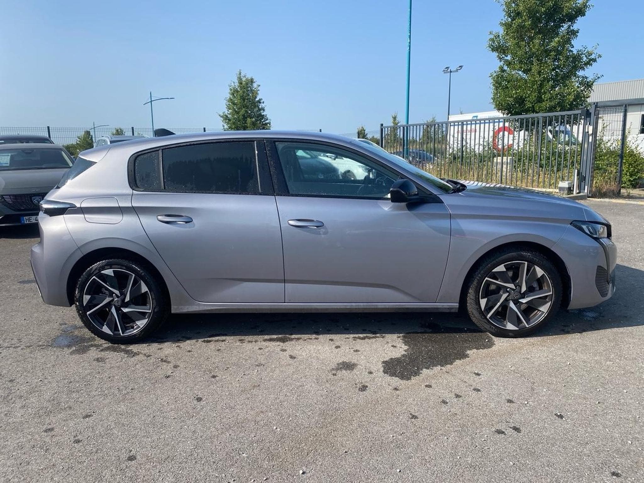 Peugeot 308 1.5 BLUEHDI 130 ALLURE EAT8 (2025) - Photo 4