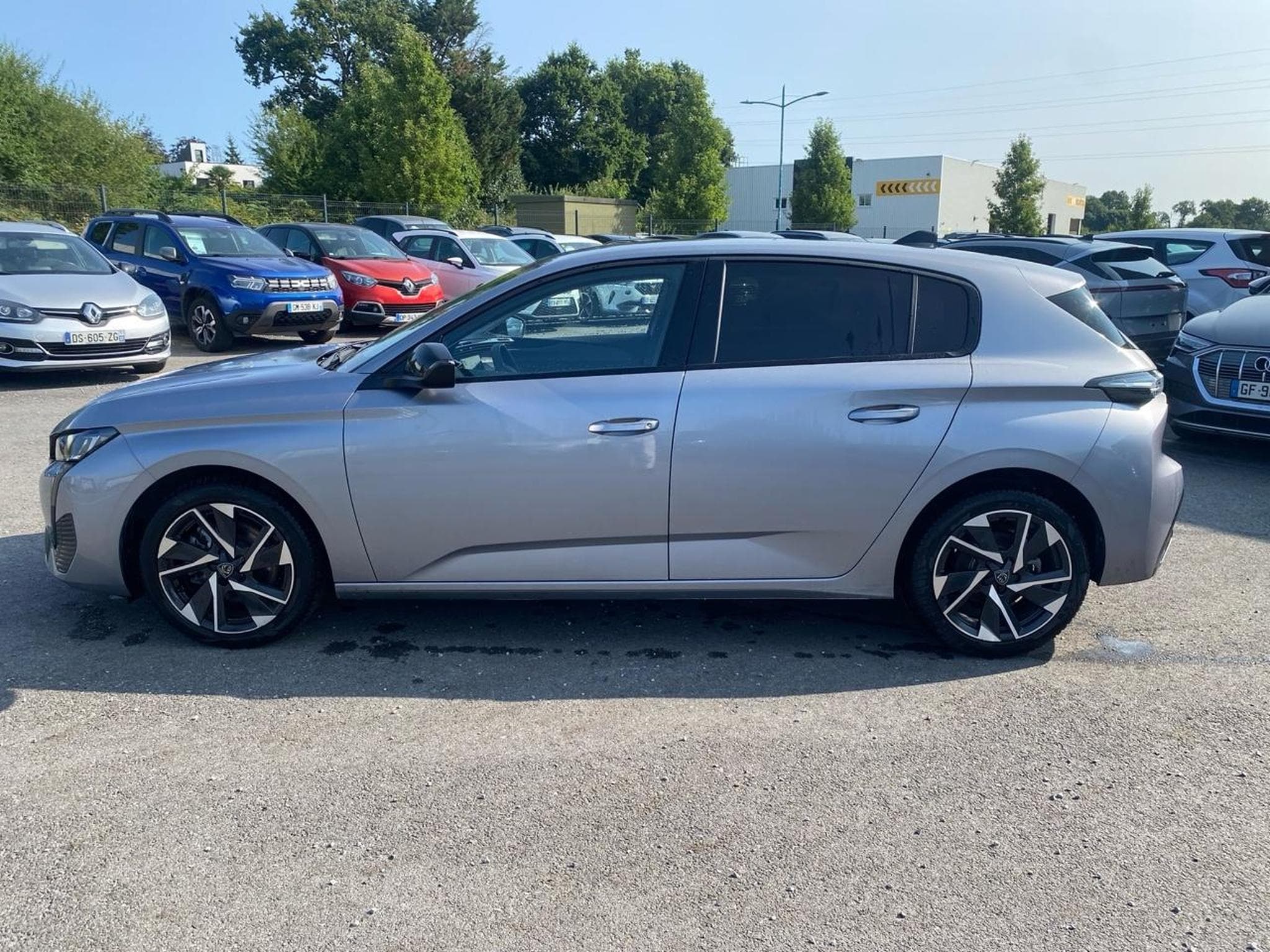 Peugeot 308 1.5 BLUEHDI 130 ALLURE EAT8 (2025) - Photo 8