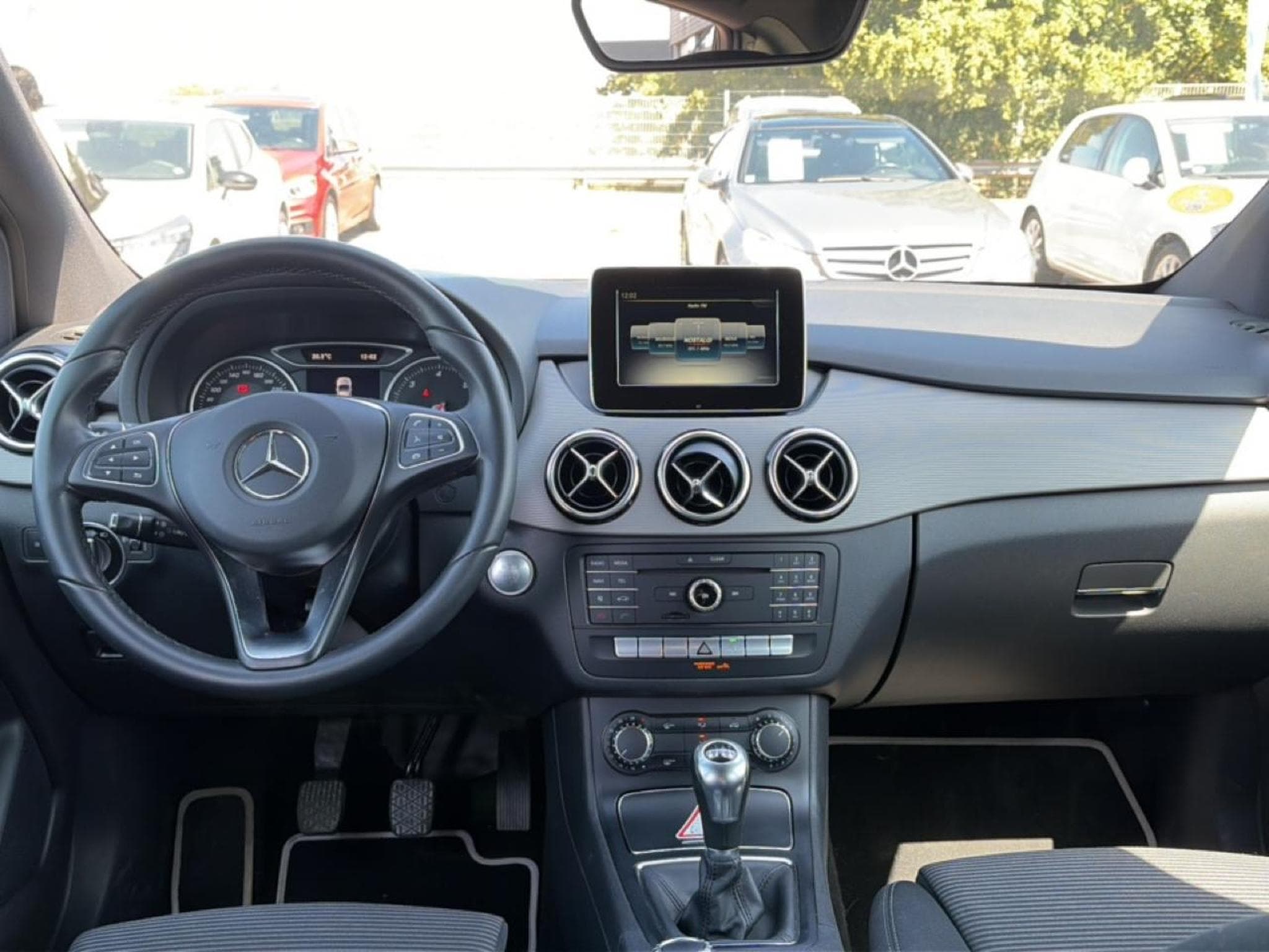 Mercedes B 200D 136 INSPIRATION (2017) - Photo 10