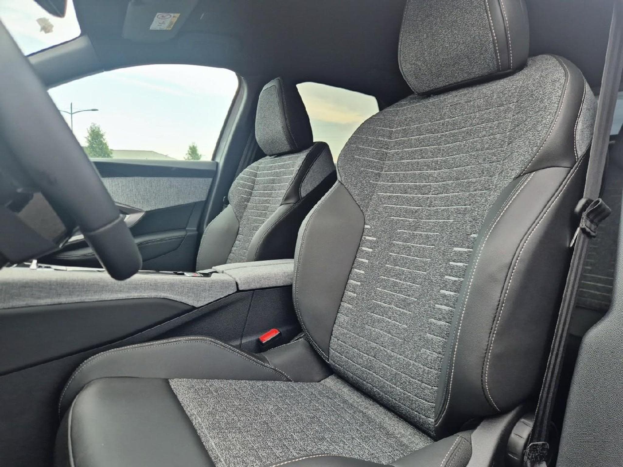 Peugeot 3008 1.2 HYBRID 145 ALLURE BUSINESS E-DCS6 (2025) - Photo 10
