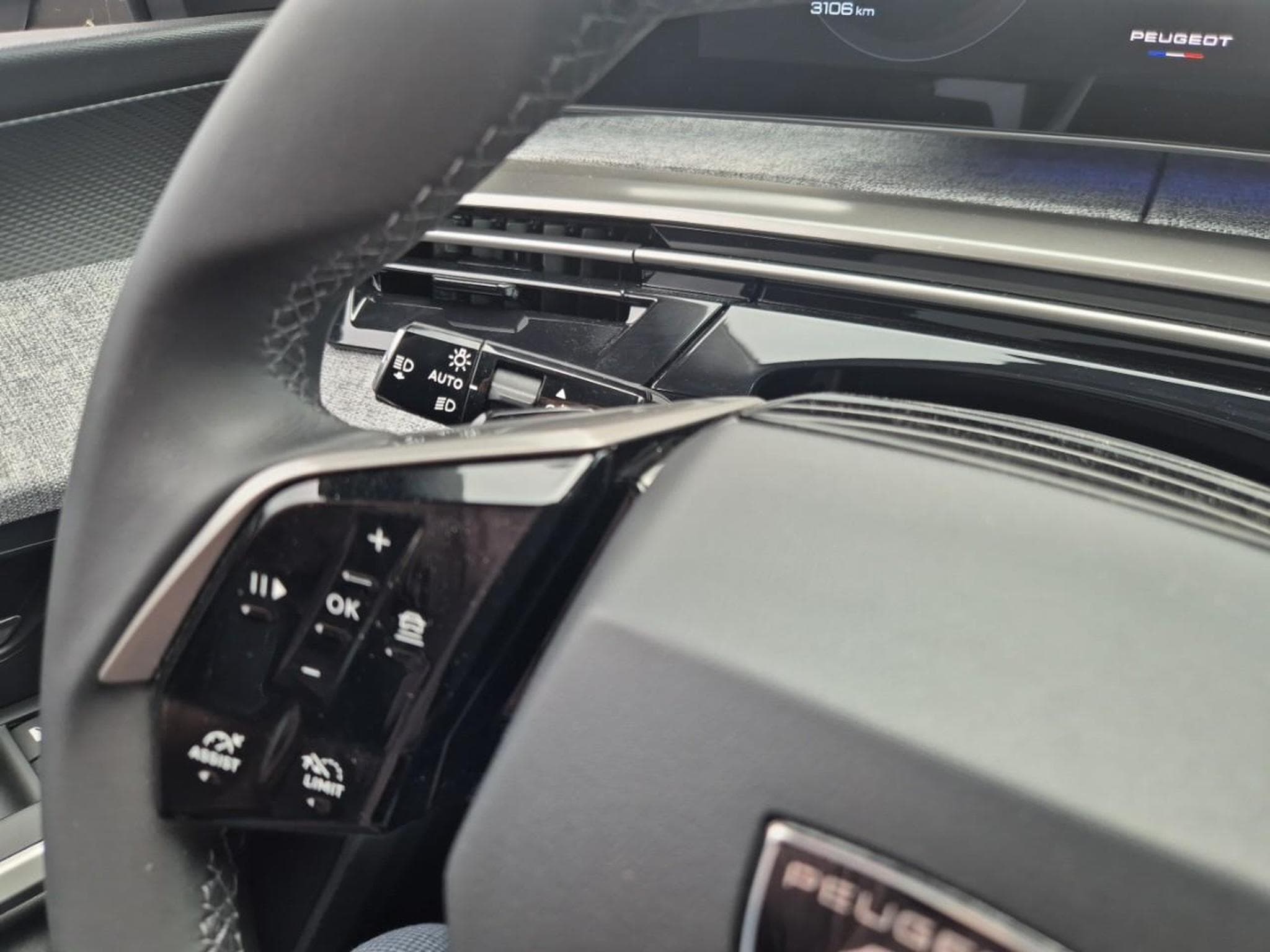 Peugeot 3008 1.2 HYBRID 145 ALLURE BUSINESS E-DCS6 (2025) - Photo 15