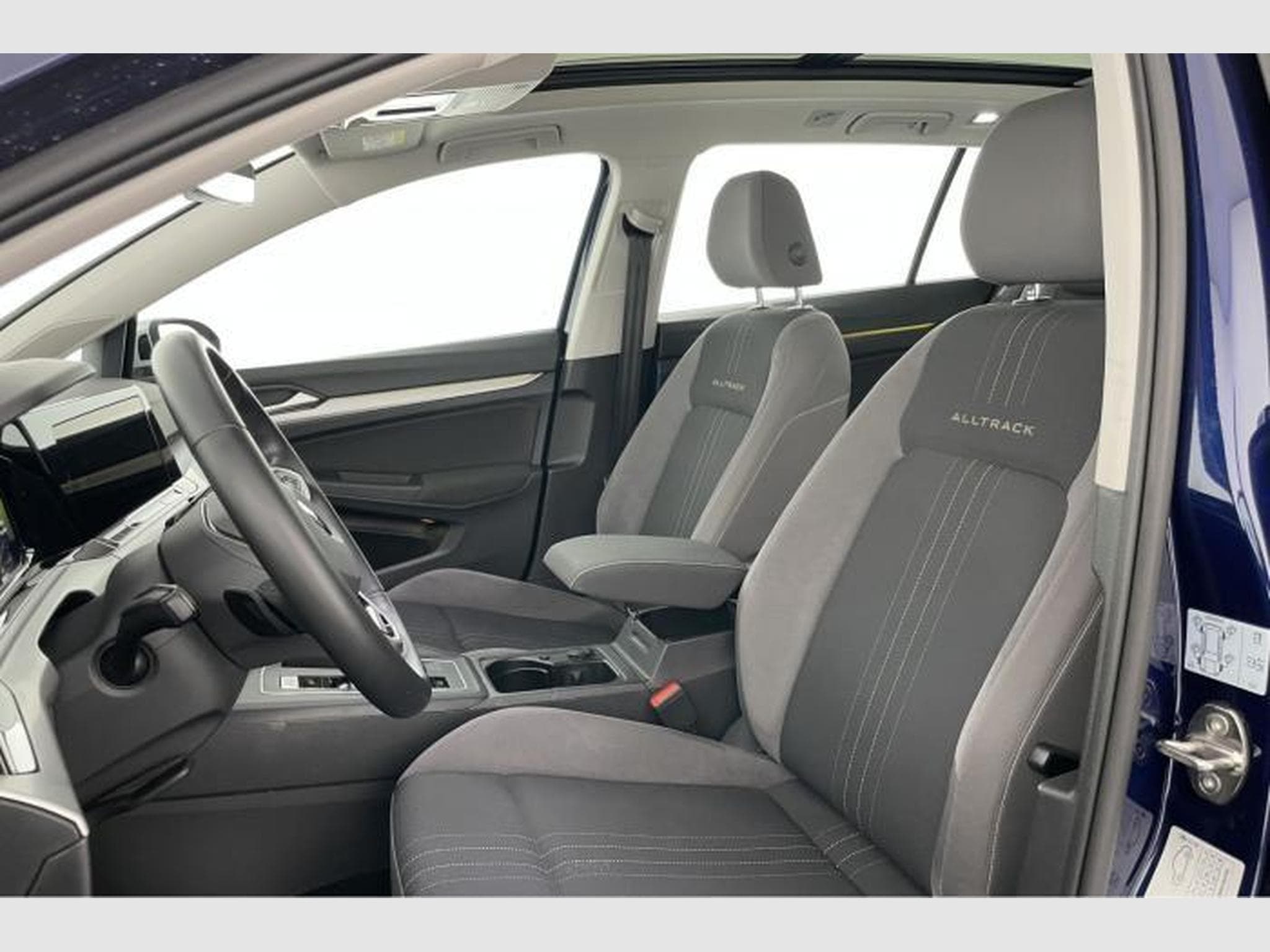 VW Golf Variant Alltrack (2022) - Photo 12