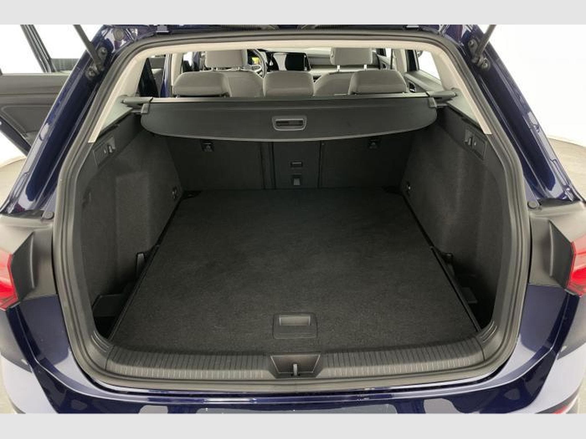 VW Golf Variant Alltrack (2022) - Photo 14