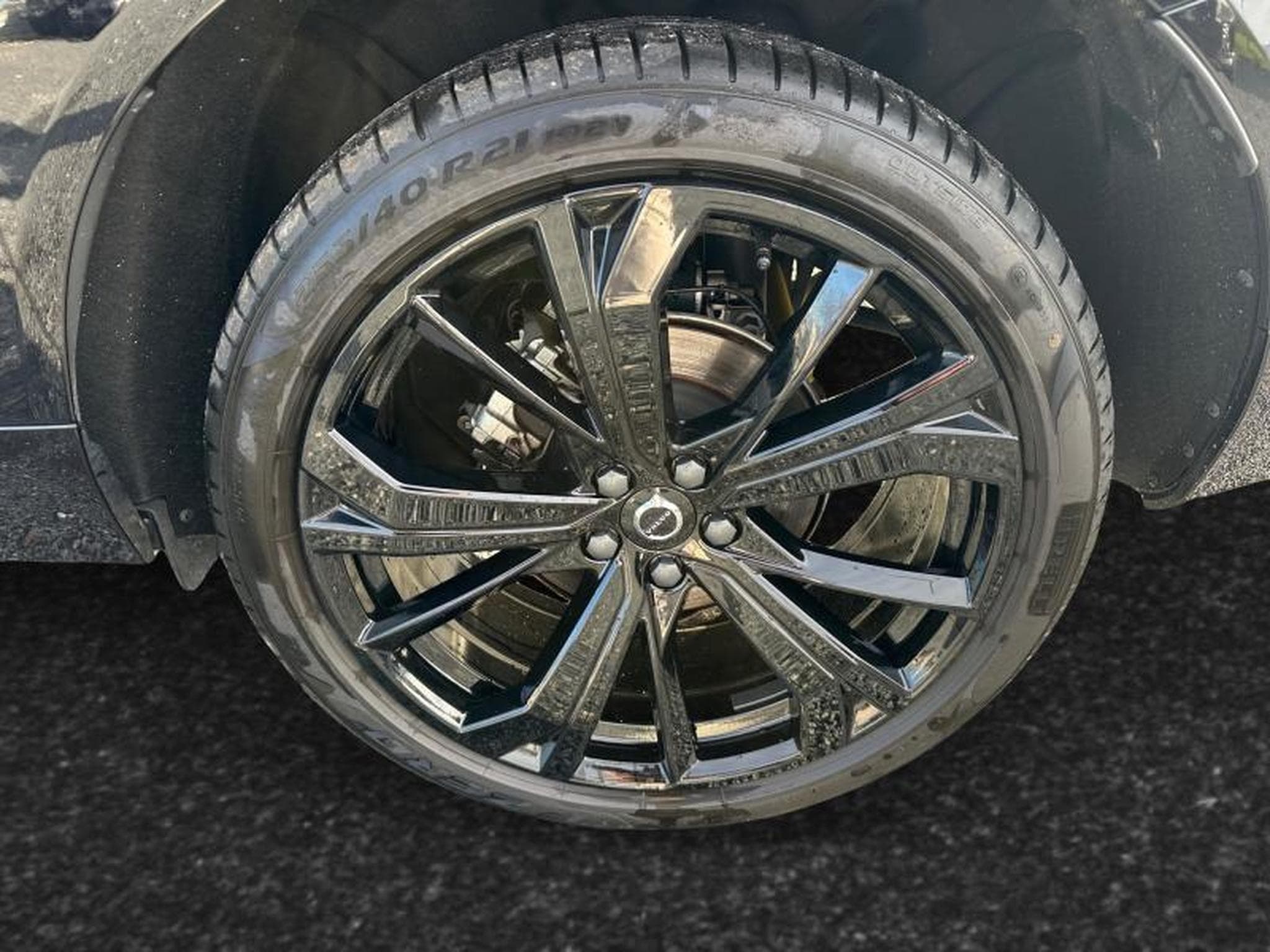 Volvo XC60 B5 Ultra Black Edition / Essence (2025) - Photo 14