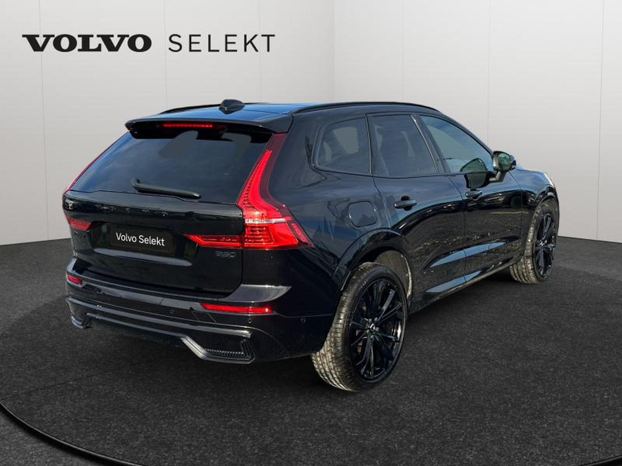 Volvo XC60 B5 Ultra Black Edition / Essence (2025) - Photo 2