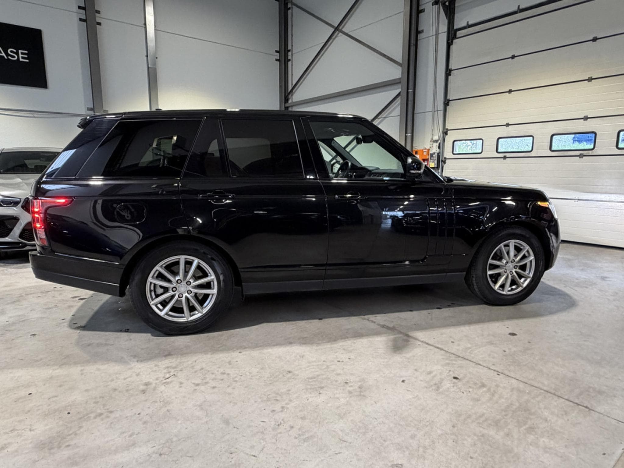 Land-Rover Range Rover LAND ROVER RANGE ROVER SPORT 3.0 TDV6 HSE DYNAMIC – 258 CH – (2016) - Photo 8