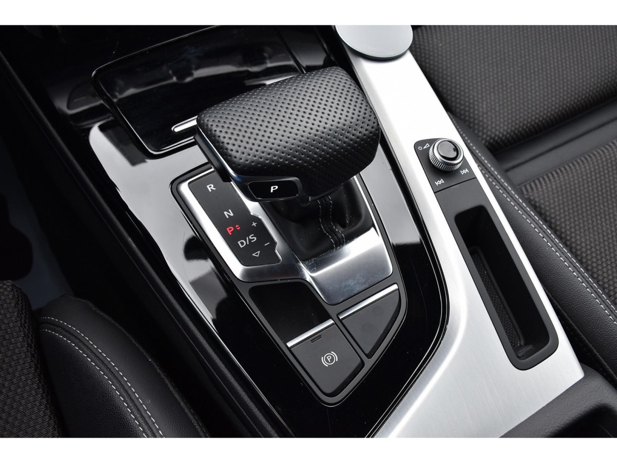 Audi A5 Sportback 30 TDI S-Line S-Tronic REGUL LANE GPS 1° MAIN (2024) - Photo 19