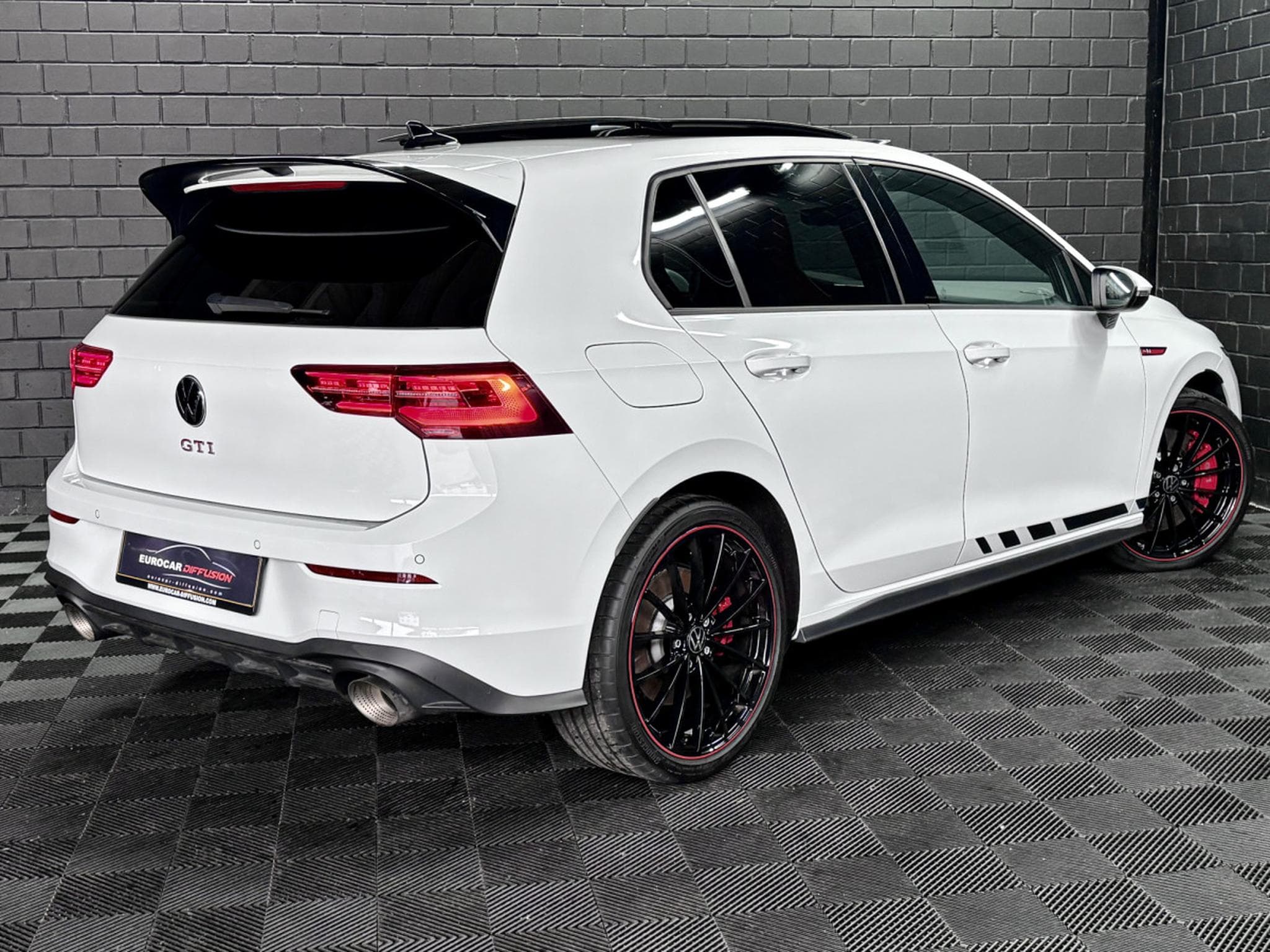 VW Golf GTI Clubsport 2.0 TSI 300 CV DSG7 *DCC* AKRA* MATRIX *PANO* (2023) - Foto 6