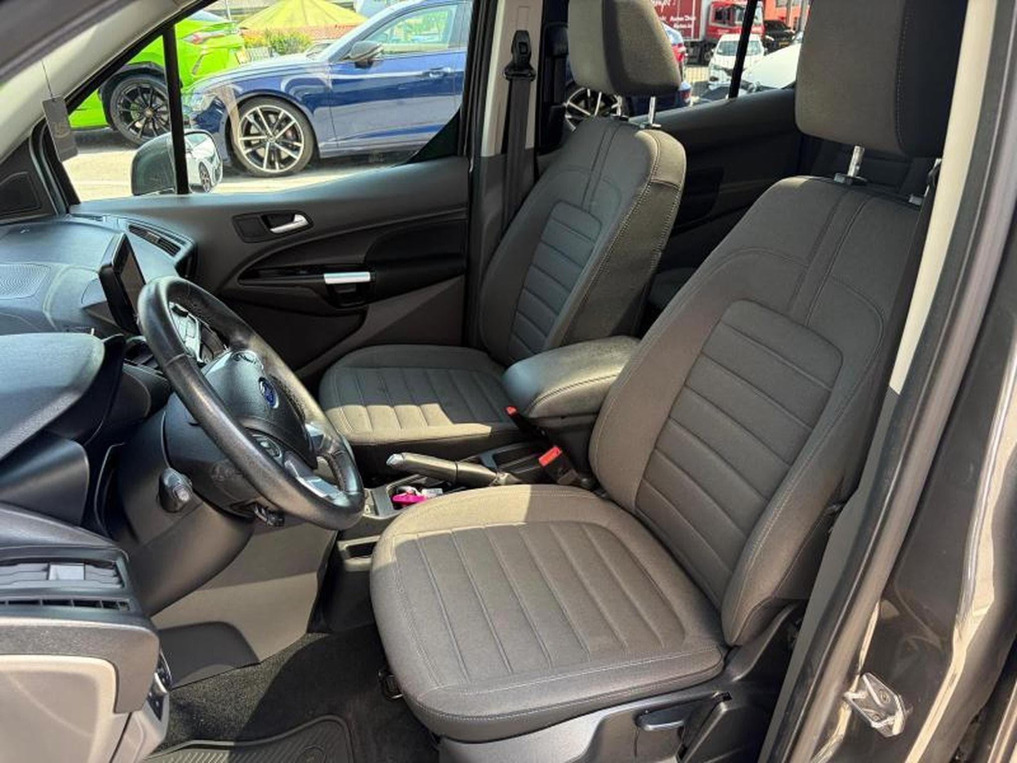 Ford Tourneo Connect Titanium/7 places/Camera/Toit panoramique (2020) - Photo 9