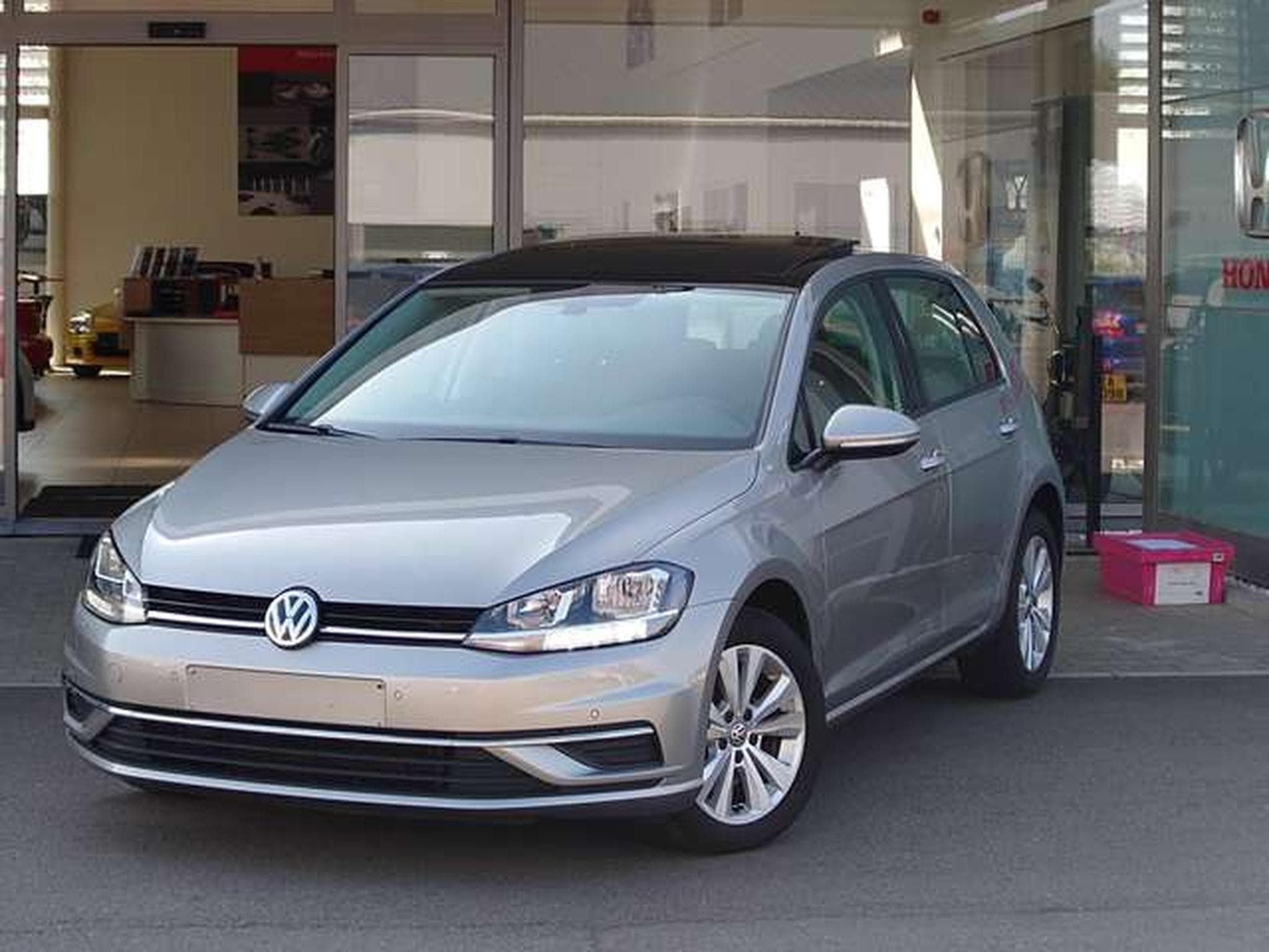VW Golf Golf 1.6 SCR TDi Comfortline (EU6.2) (2020) - Photo 11