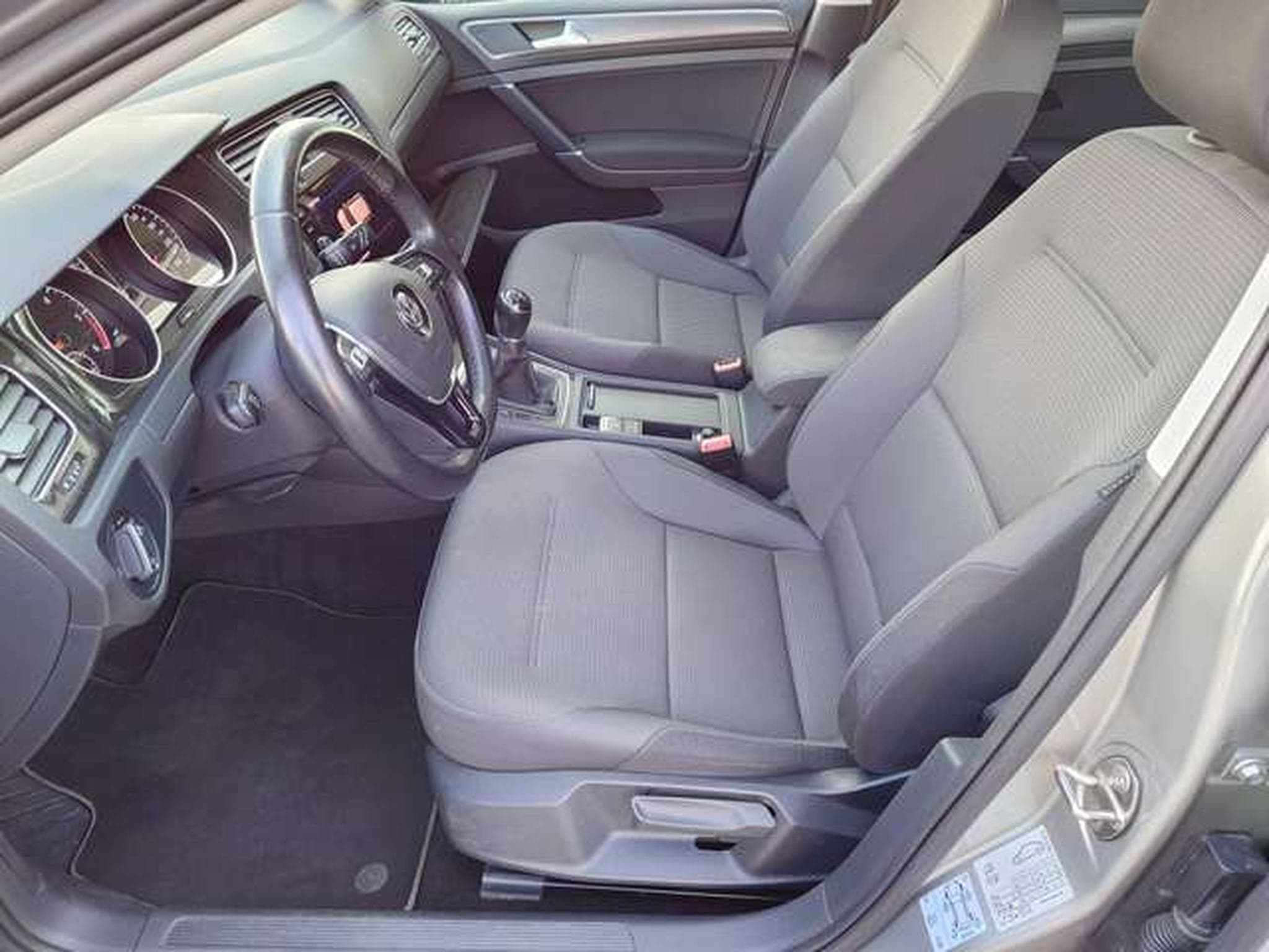 VW Golf Golf 1.6 SCR TDi Comfortline (EU6.2) (2020) - Photo 8