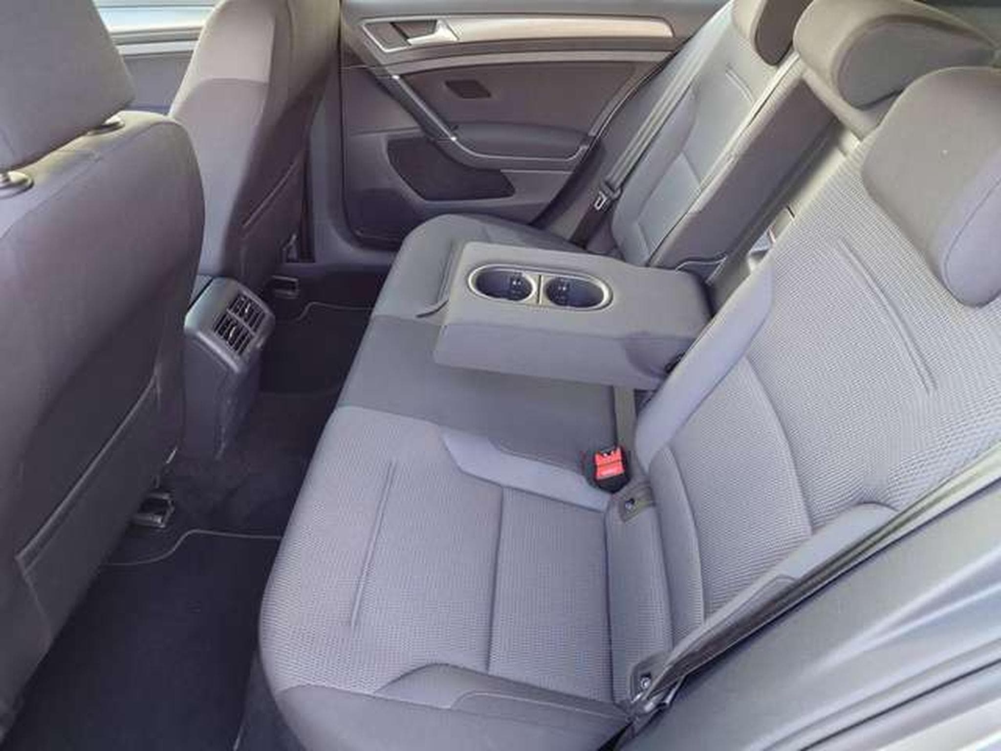 VW Golf Golf 1.6 SCR TDi Comfortline (EU6.2) (2020) - Photo 9
