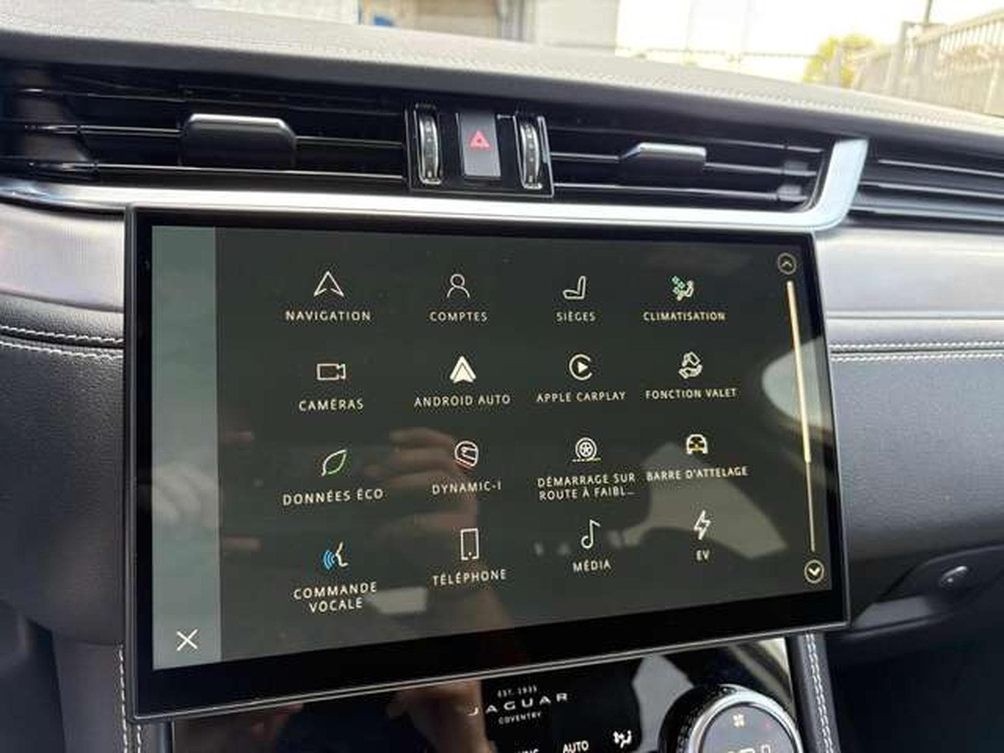 Jaguar F-Pace F-Pace P400 AWD R-Dynamic S (2024) - Photo 8