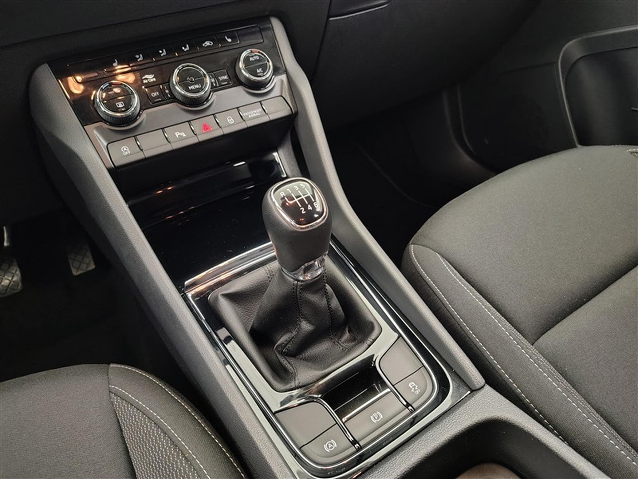 Skoda Karoq 1.0 TSI • Ambition - Pack Winter •  Navi / Full Led / Camera (2024) - Photo 12