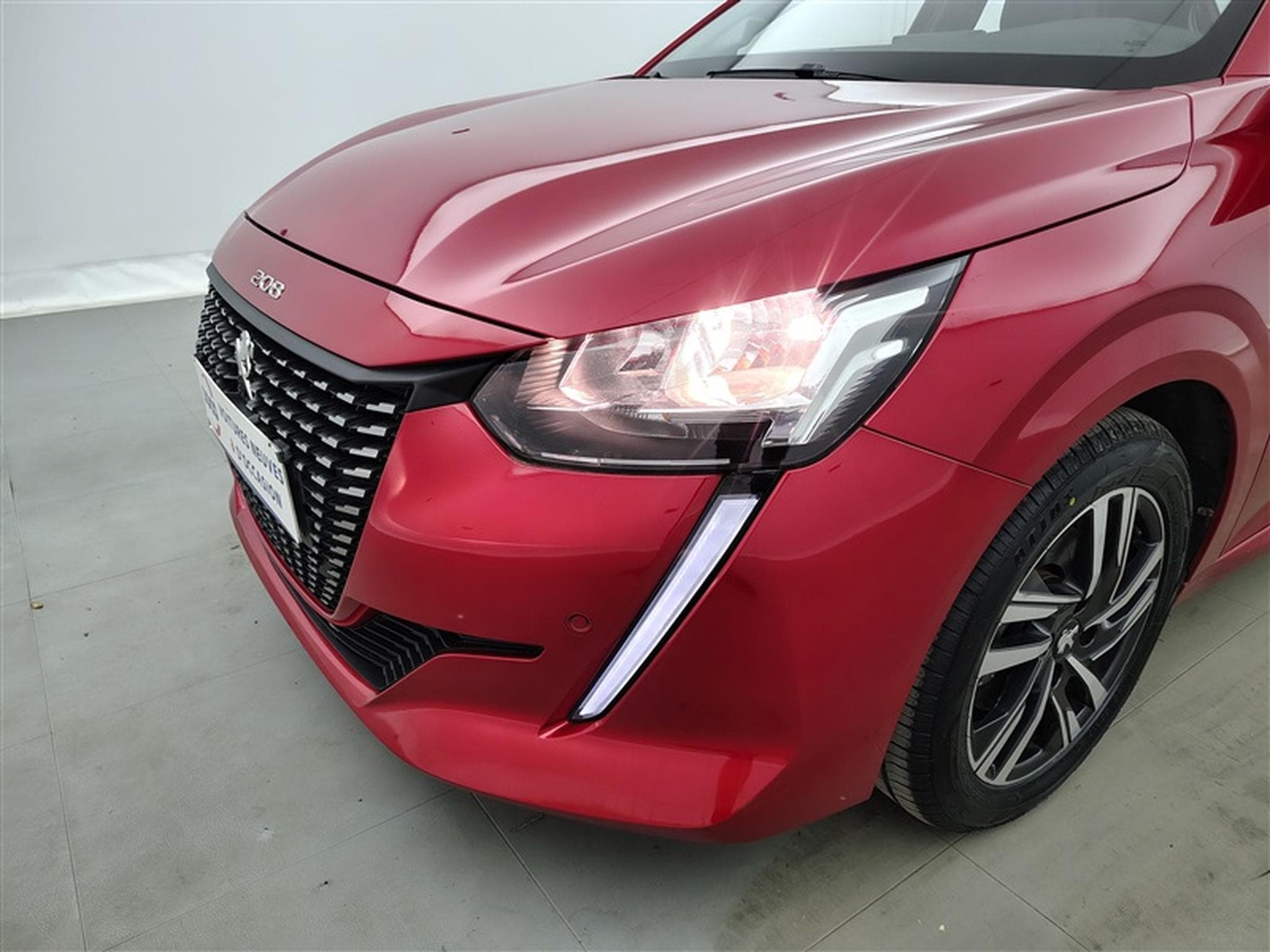 Peugeot 208 1.2 PureTech Allure Auto CarPlay / Caméra / JA 16' (2020) - Photo 15